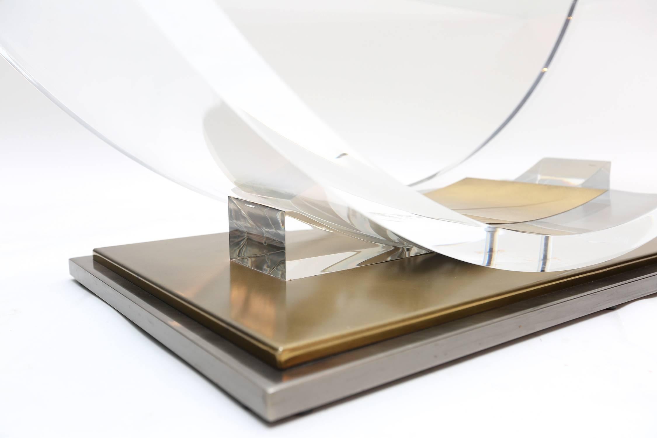 Arched Lucite Coffee Table In Excellent Condition In Antwerp, BE