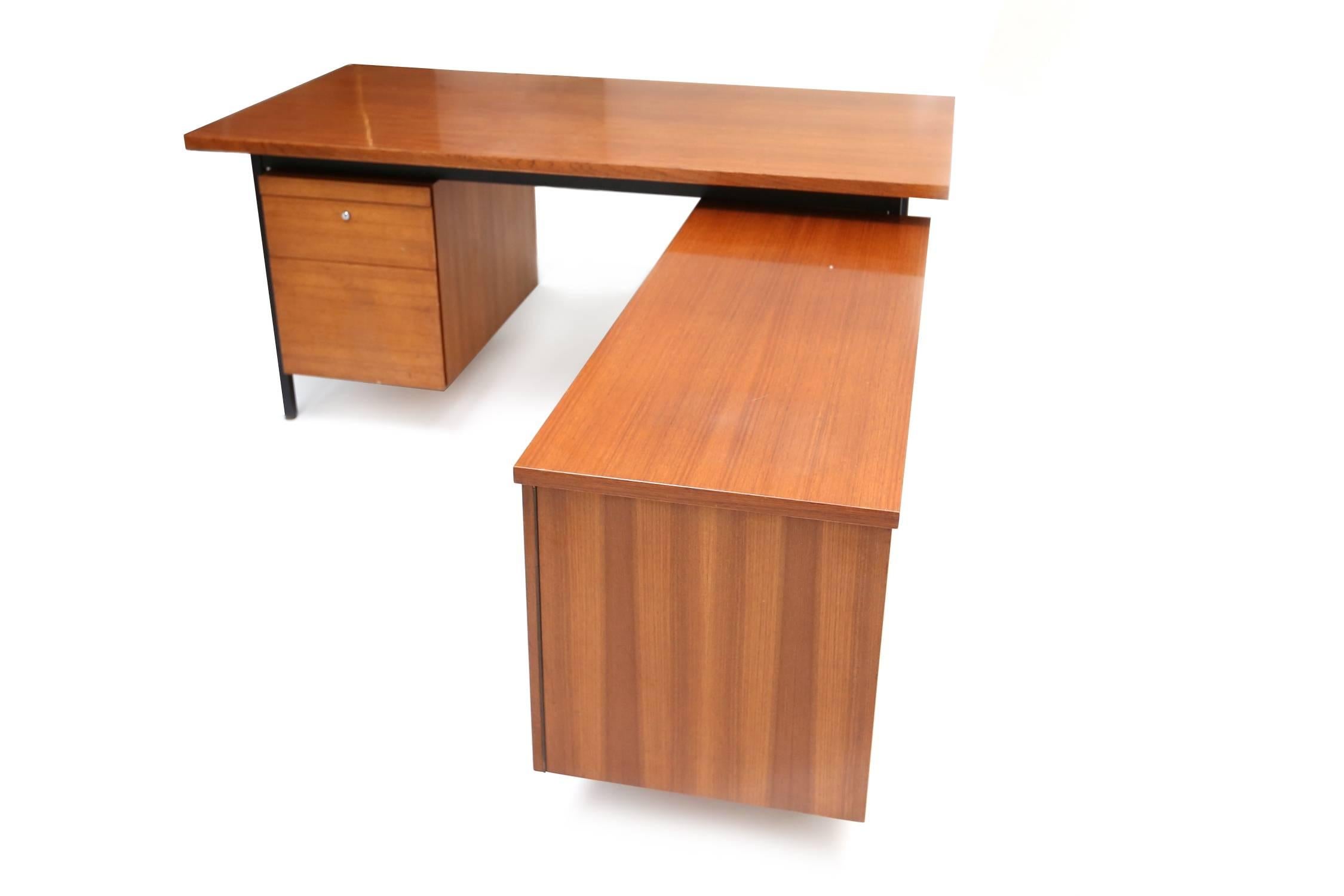 Rare and Beautiful L Shaped Desk
Designed by Florence Knoll
L 167 cm x D 191 cm x H 74 cm
USA, 1950s
