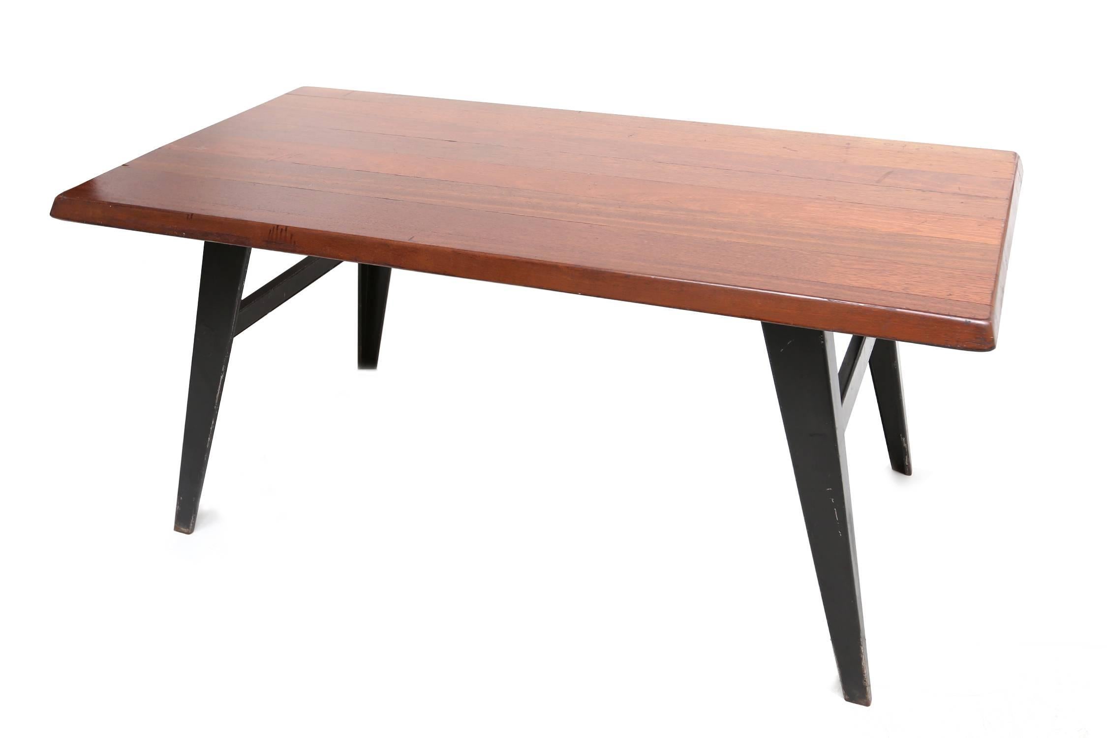 Industrial dining table in the style of jean prouvé
Solid wooden top in french elm on black lacquered metal base,
France, 1950s.
this work is anonymous, but reminds strongly of the great french designs of the early 20th century. Who knows ..