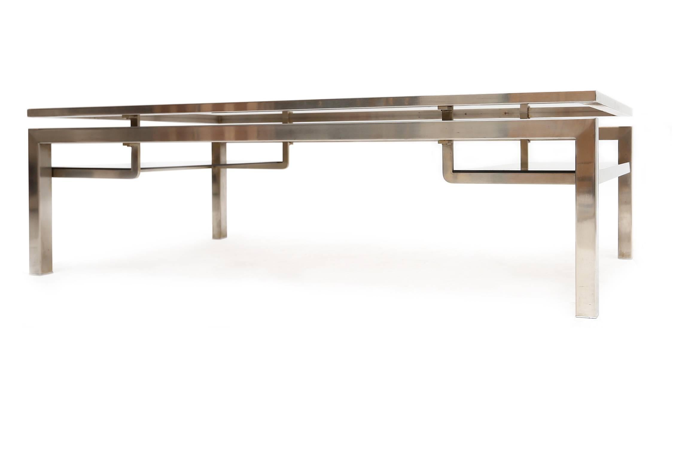 Two-tier coffee table chrome smoked glass
attributed to Guy Lefevre for Maison Jansen,
France, 1970s.
Measures: L 127 cm, D 67 cm, H 38 cm.