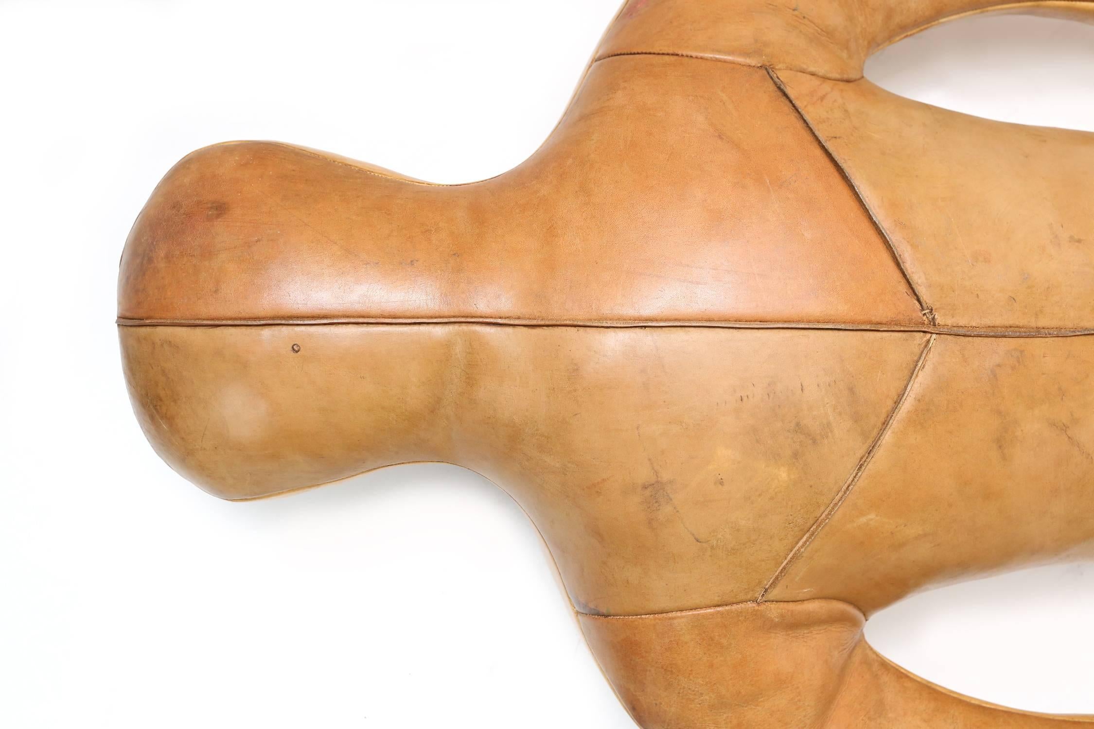 Mid-century modern americana Leather Boxing Doll figure In Good Condition In Antwerp, BE