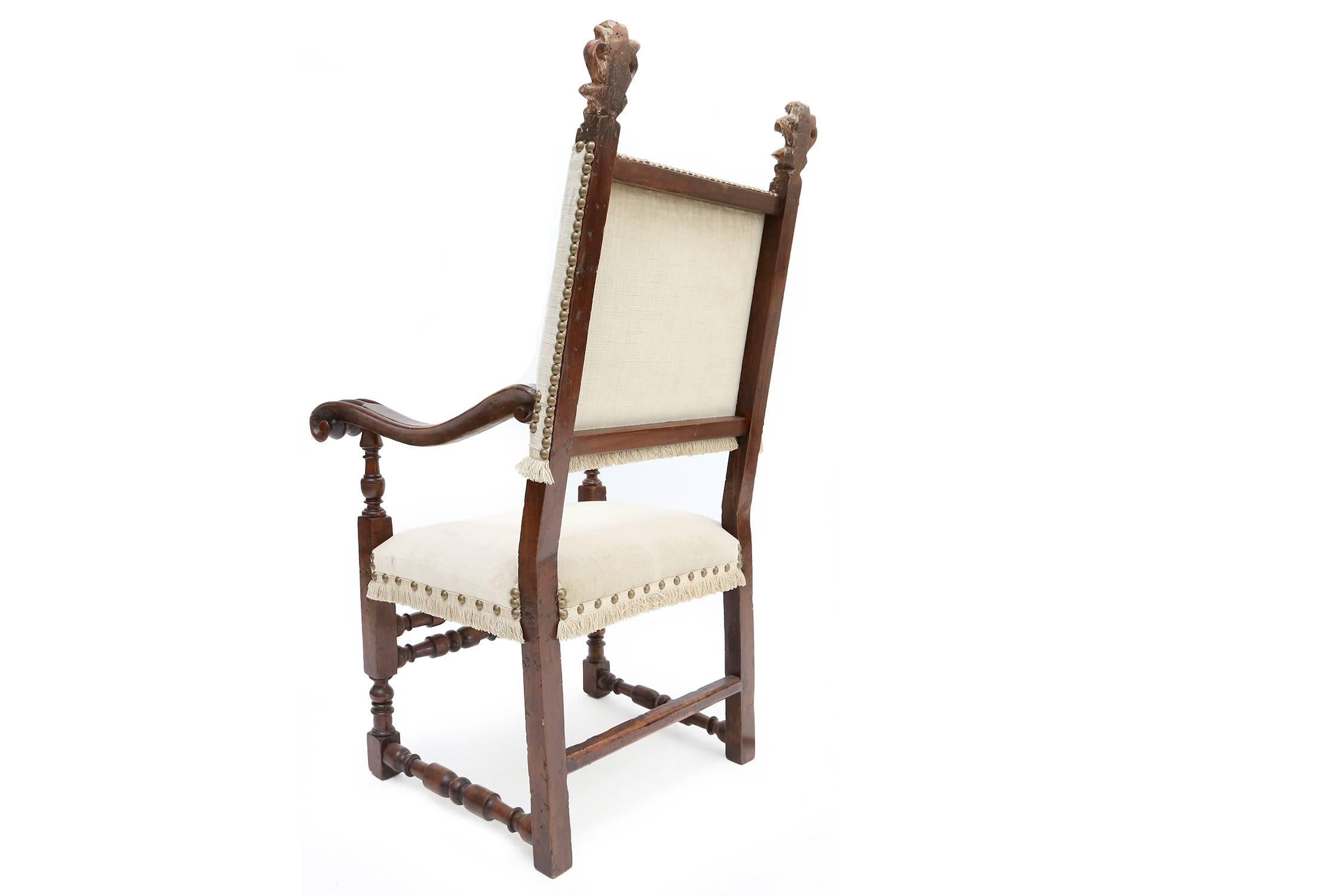Antique armchair,
19th century, Late Victorian
Hand-carved, hand-turned.
Cream white velvet upholstery.
Crested back.
Measures: H 126 cm, D 75 cm, W 71 cm.