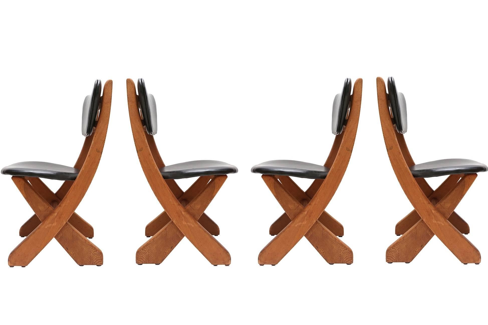 vintage chairs from the 1960s with an unusual and scissor like sculptural wooden frame
solid Pine, black leather.
Denmark
Would fit well in a Hans Wegner or Borge Mogensen inspired interior 