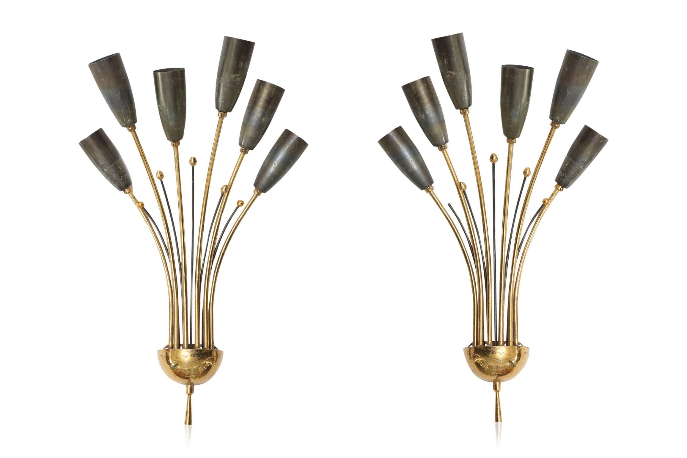 Brass sconces with five arms.
Imitating a wall candelabra

Italy,1950s.

Measures: H 55 cm L 40 cm D 10 cm.

.