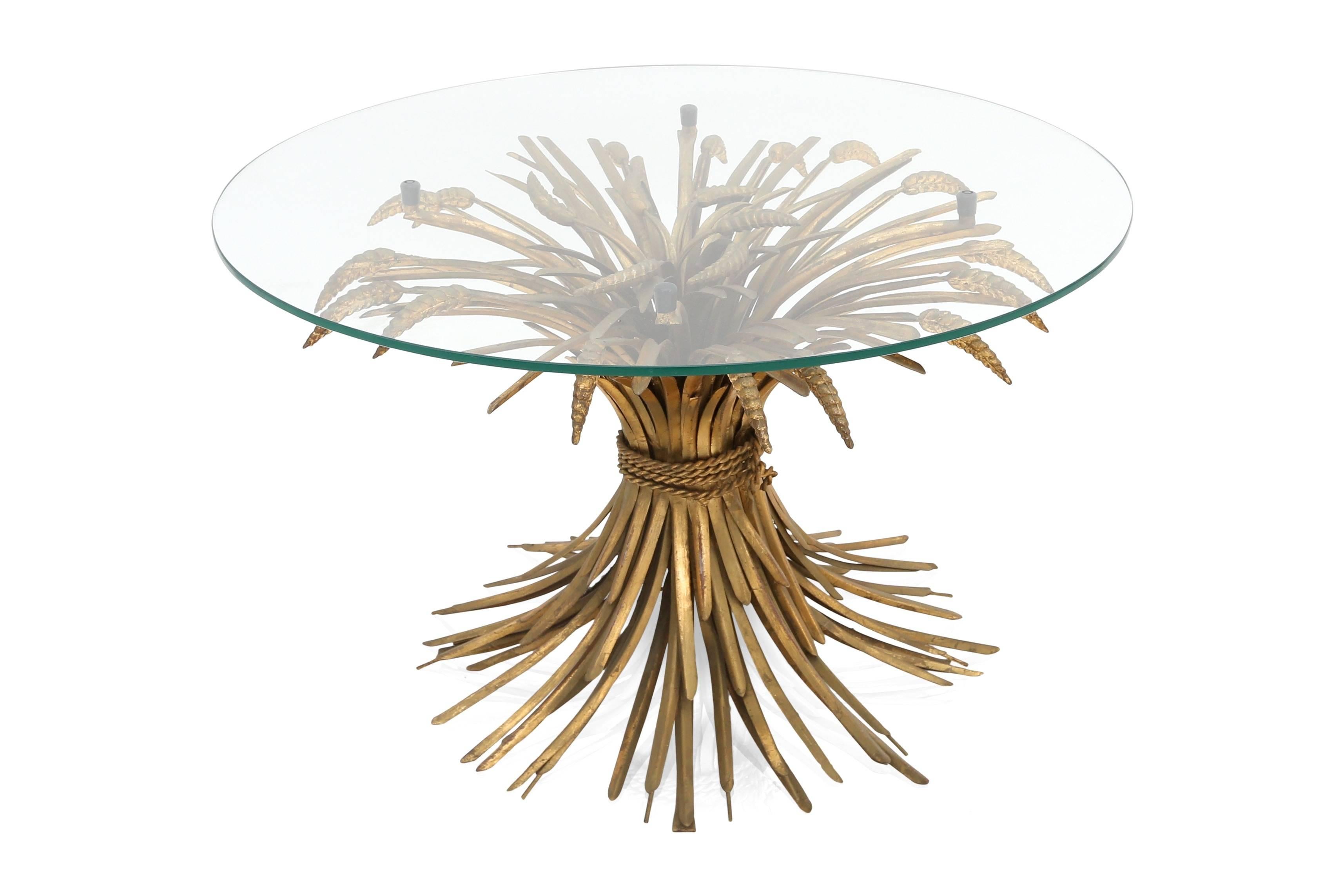 Coffee table in gilt metal wheat sheaf.
France, 1960s, Mid-Century Hollywood Regency.

Made famous by Coco Chanel since it was displayed in her living room.

Measures: Ø 90 cm H 40 cm.
 
 