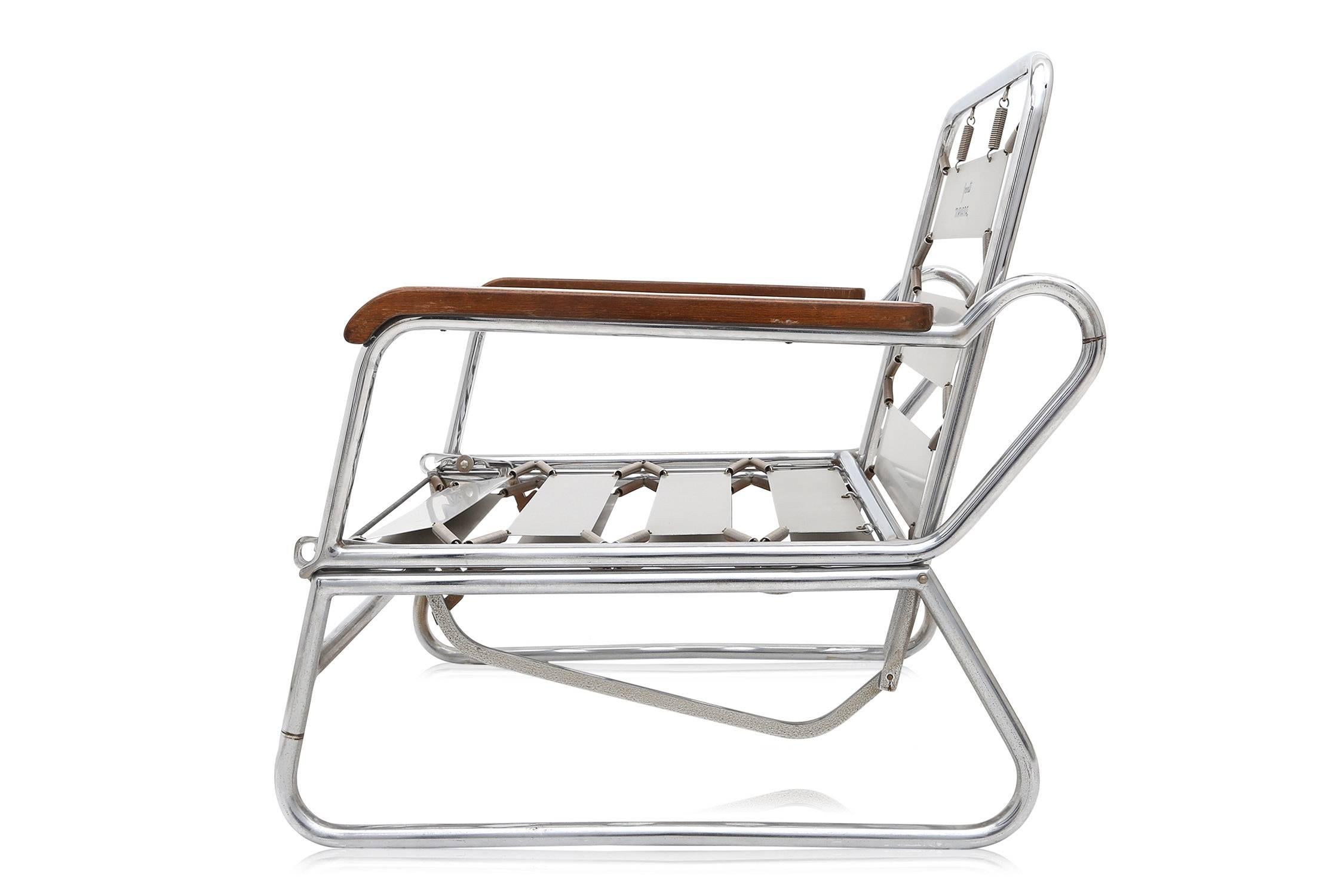 Mid-Century Modern Tubular chromed steel lounge chair 1