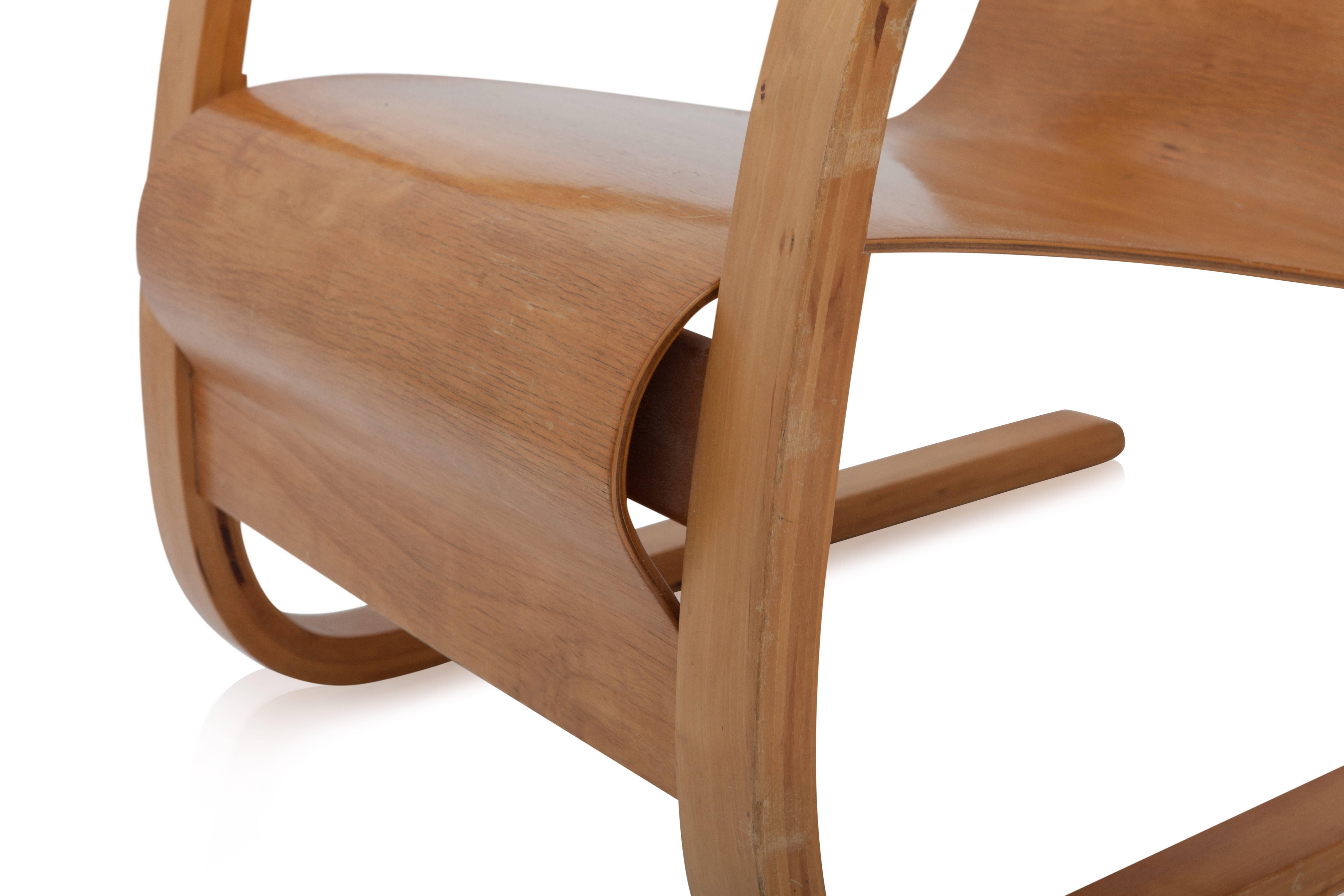Scandinavian Modern Alvar Aalto Cantilever Chair °31