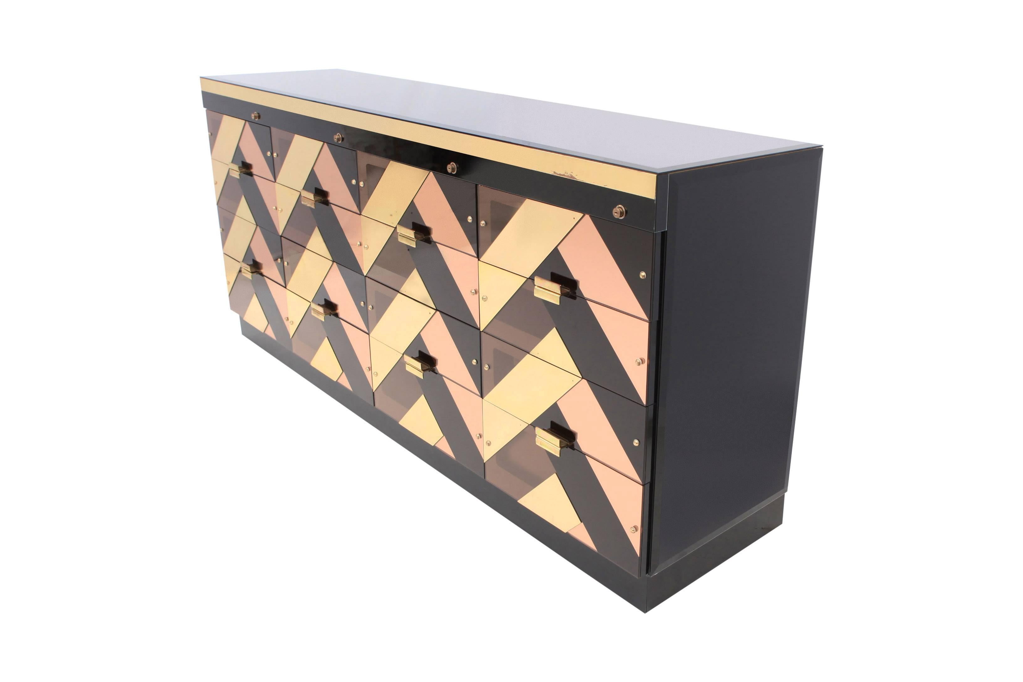 Brass & black drawer commode Victoria's Secret In Excellent Condition For Sale In Antwerp, BE