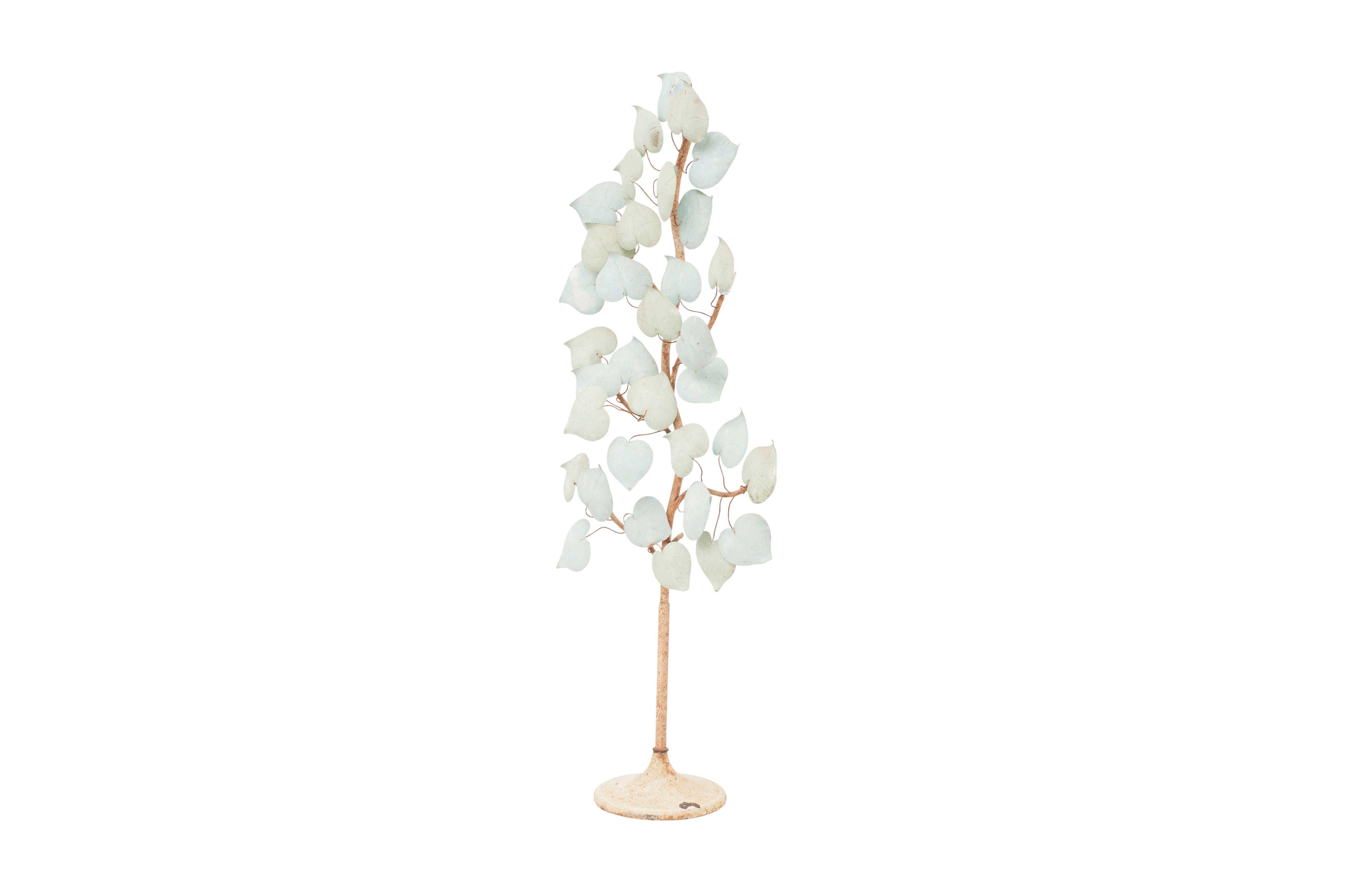 French metal floor lamp representing a Eucalypt with it's typical heart shaped leaves
Although the lamp has suffered from oxidation over the years this brings only more character and Ambience to it.
Produced in the 1950s
Measures: H 161 cm, B 71