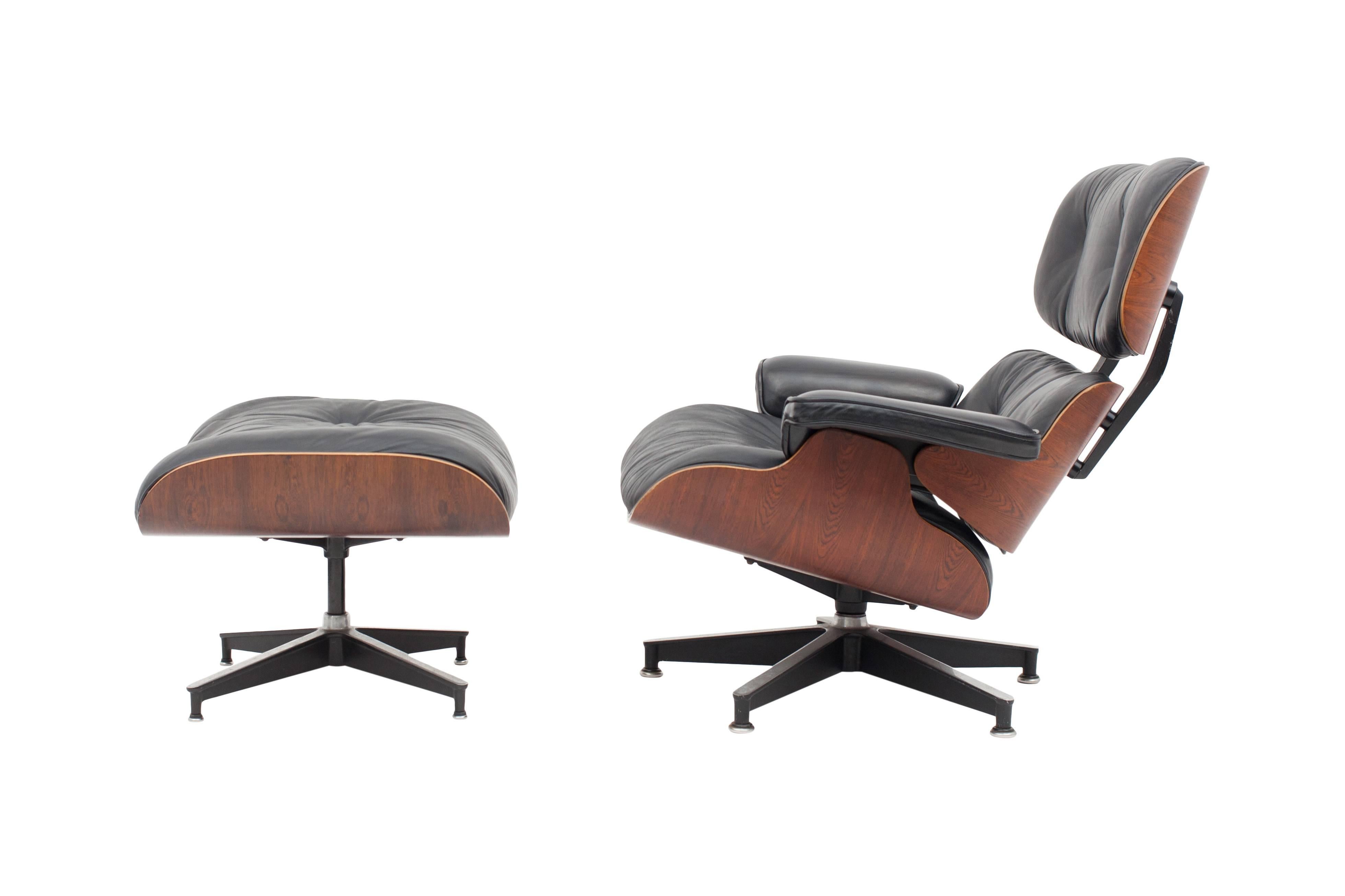 Eames Black Leather and Rio Rosewood Lounge Chair and Ottoman In Excellent Condition In Antwerp, BE