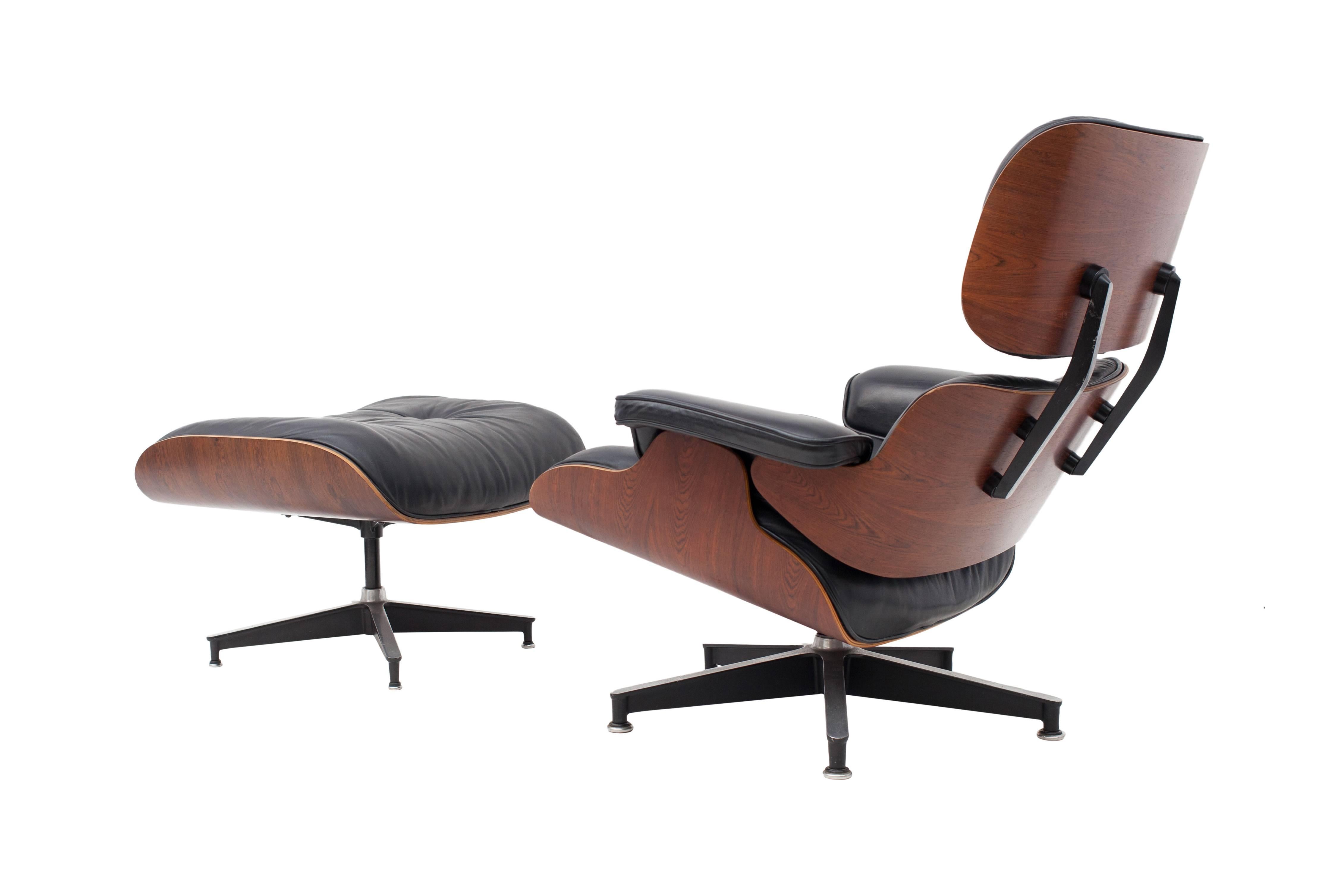 Eames black leather and Rio rosewood lounge chair and ottoman.
Herman Miller USA production from April 27th 1978.

This set is in an amazing condition for it's age, no damage whatsoever, a real collector's piece.


Measures: H 86 cm, W 86 cm,