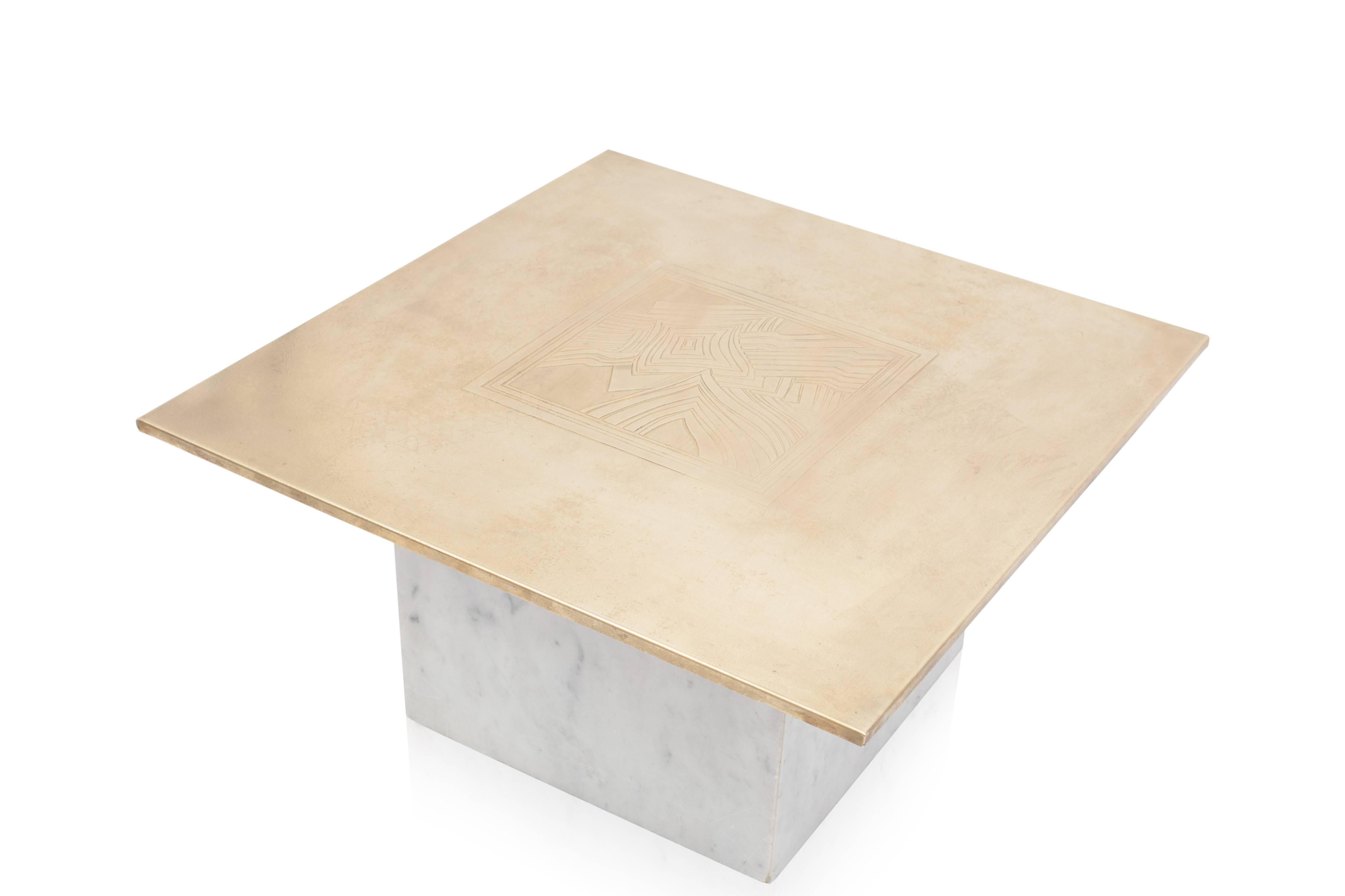 Jenalzi Brass Etched Hollywood Regency Marble Side Table In Good Condition In Antwerp, BE
