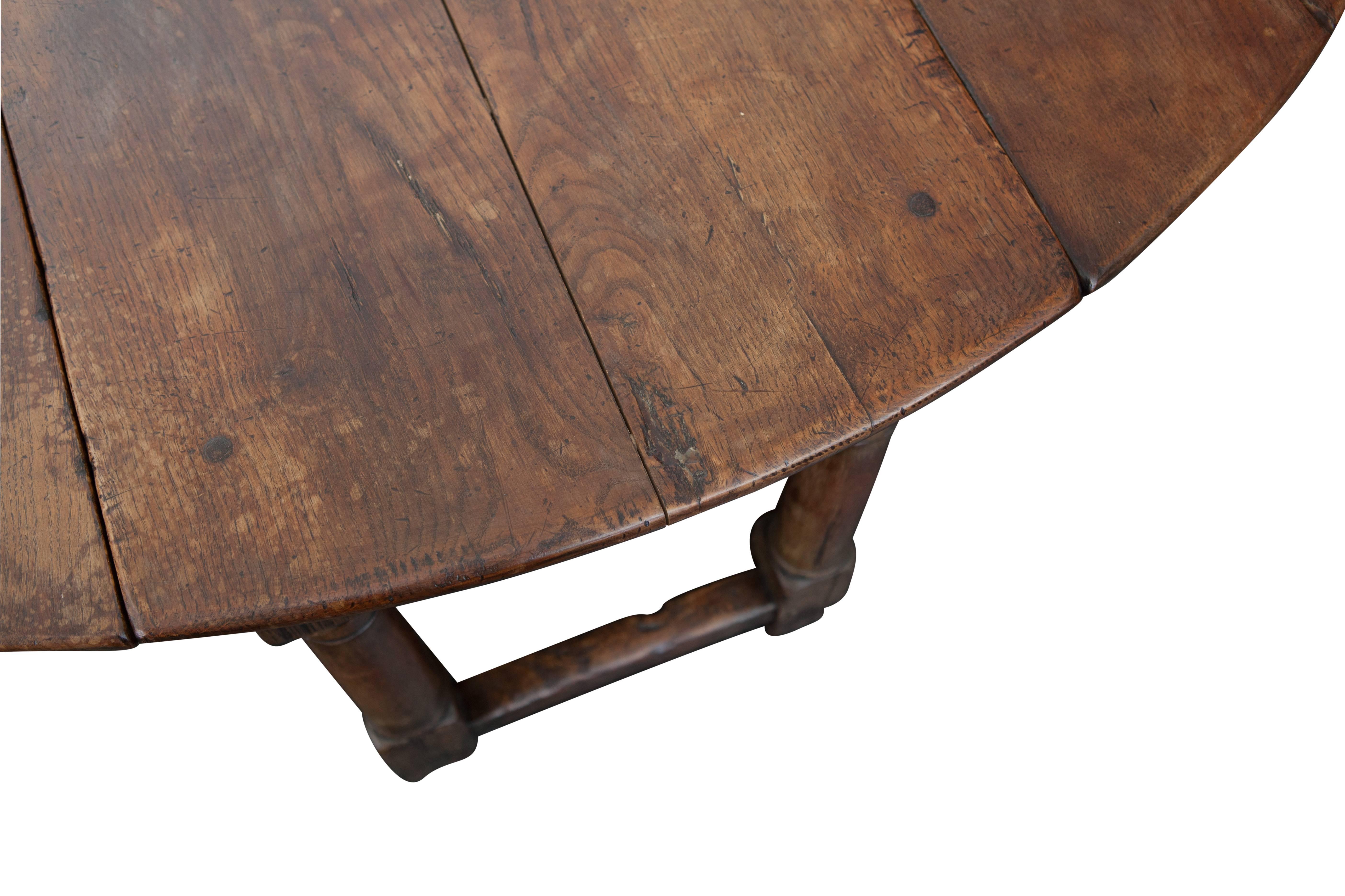 19th Century Baroque Antique Drop-Leaf table in Oak 4