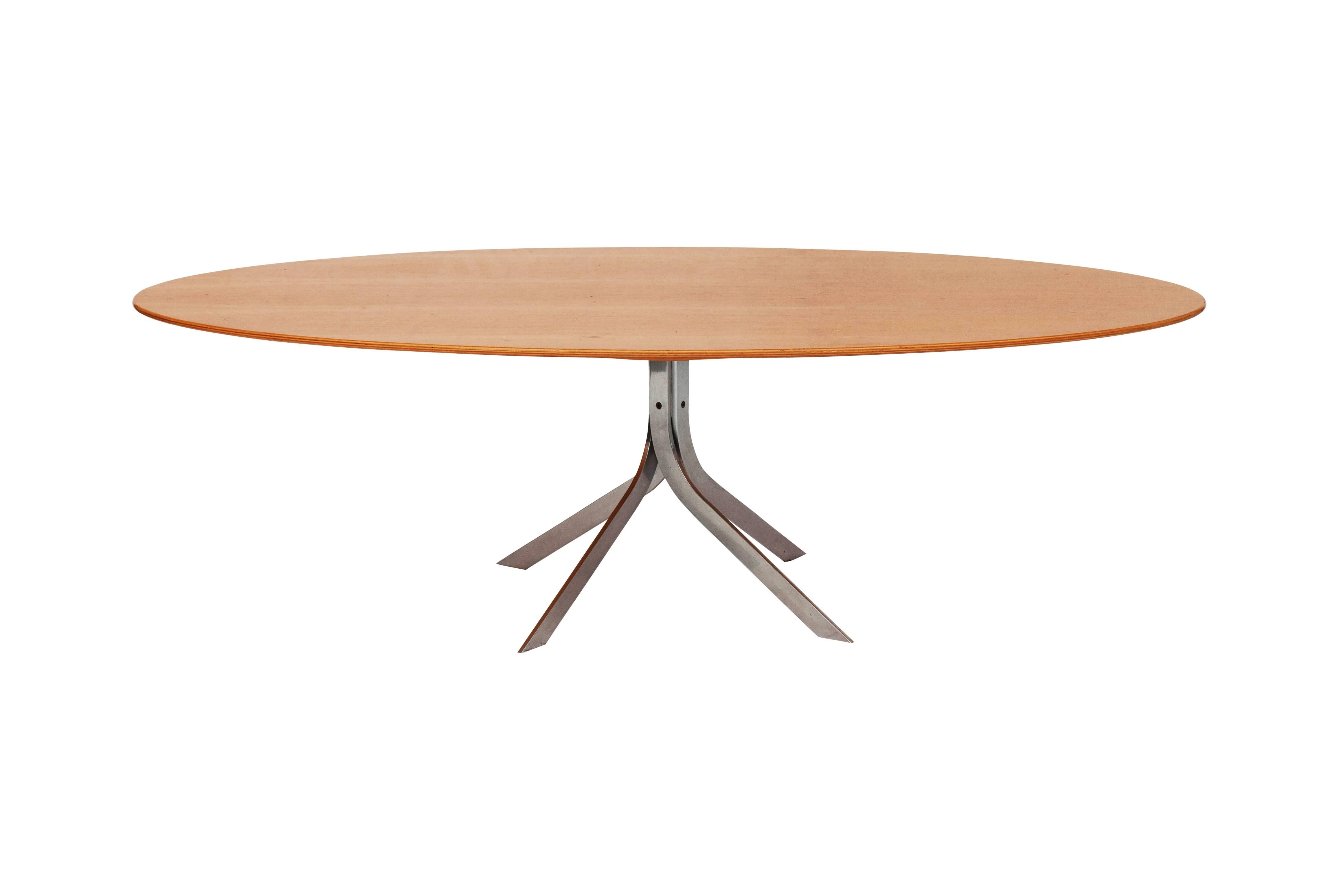 Mid-Century Modern oval coffee table.

Birch top mounted on a twisted stainless steel base

Reminds of the works of Poul Kjaerholm and Florence Knoll,

Denmark, 1960s

Measure: W 140 cm D 70 cm H 42 cm.