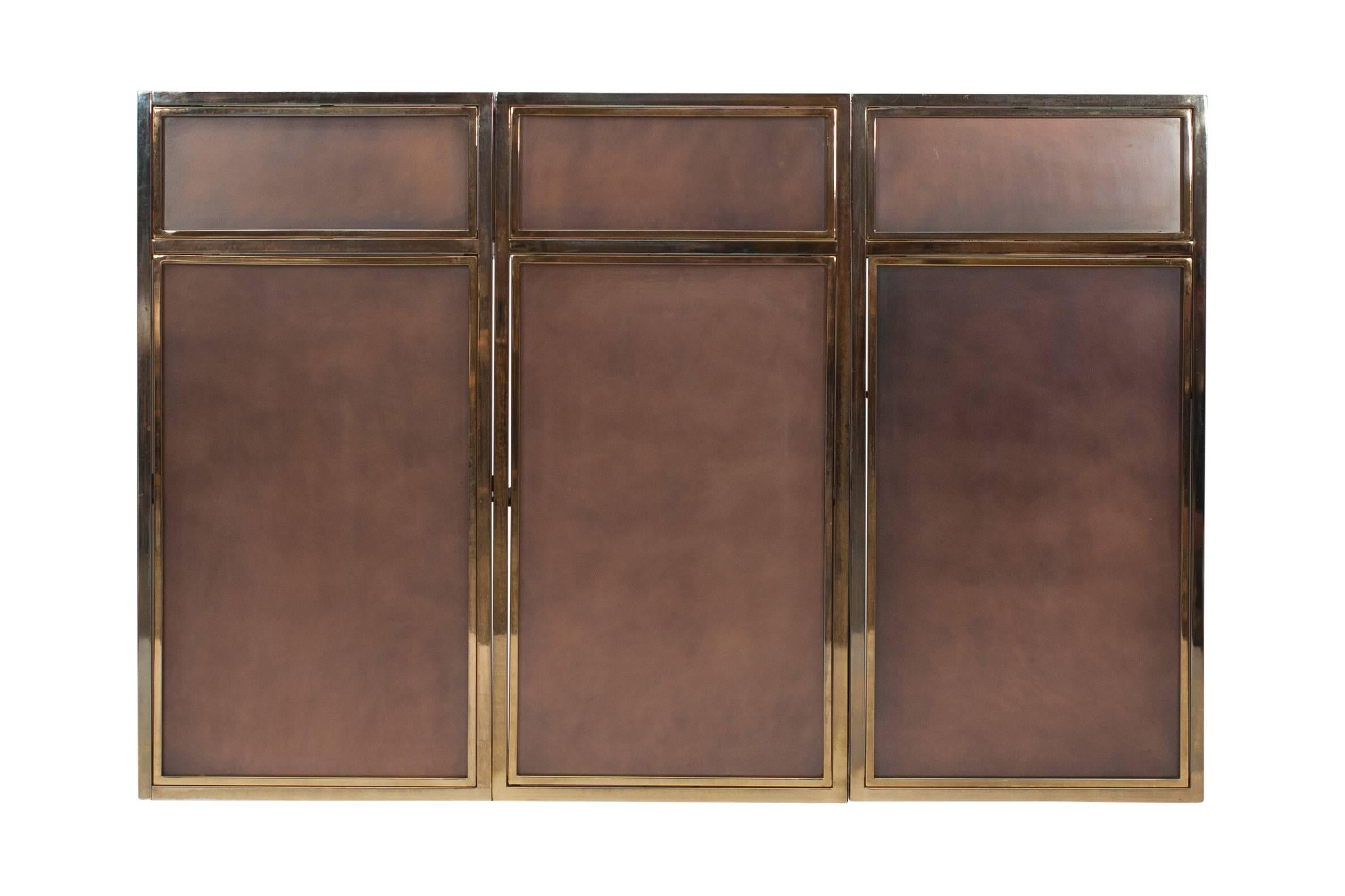 Hollywood regency bar counter consisting of three modules
Brass frame, copper patinated panels and storage space inside.

By Maison Jansen , France, 1970s.

Measures: L 180 cm, H 120 cm, D 60 cm.

 