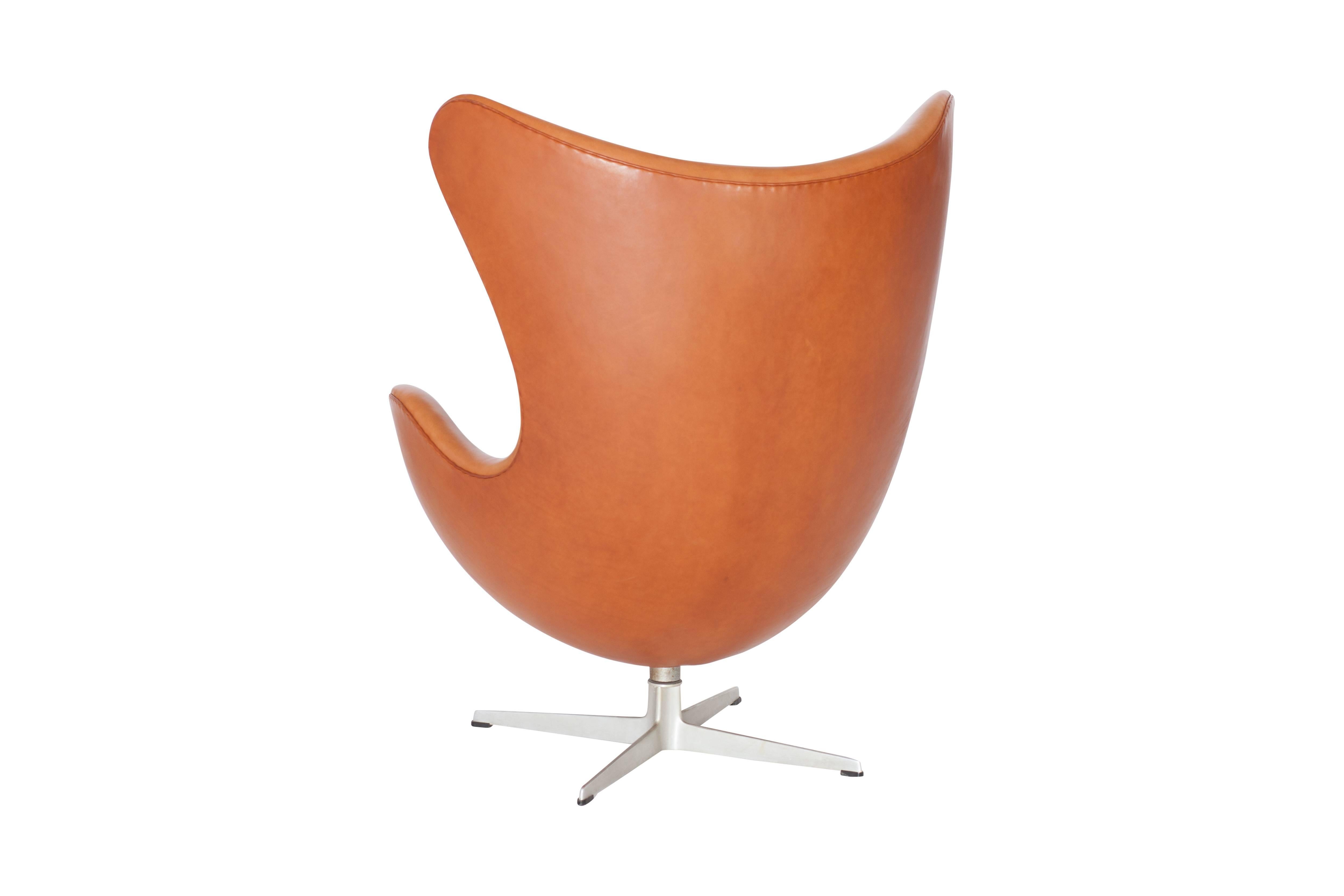 Mid-20th Century Egg Chair in Cognac Leather by Arne Jacobsen