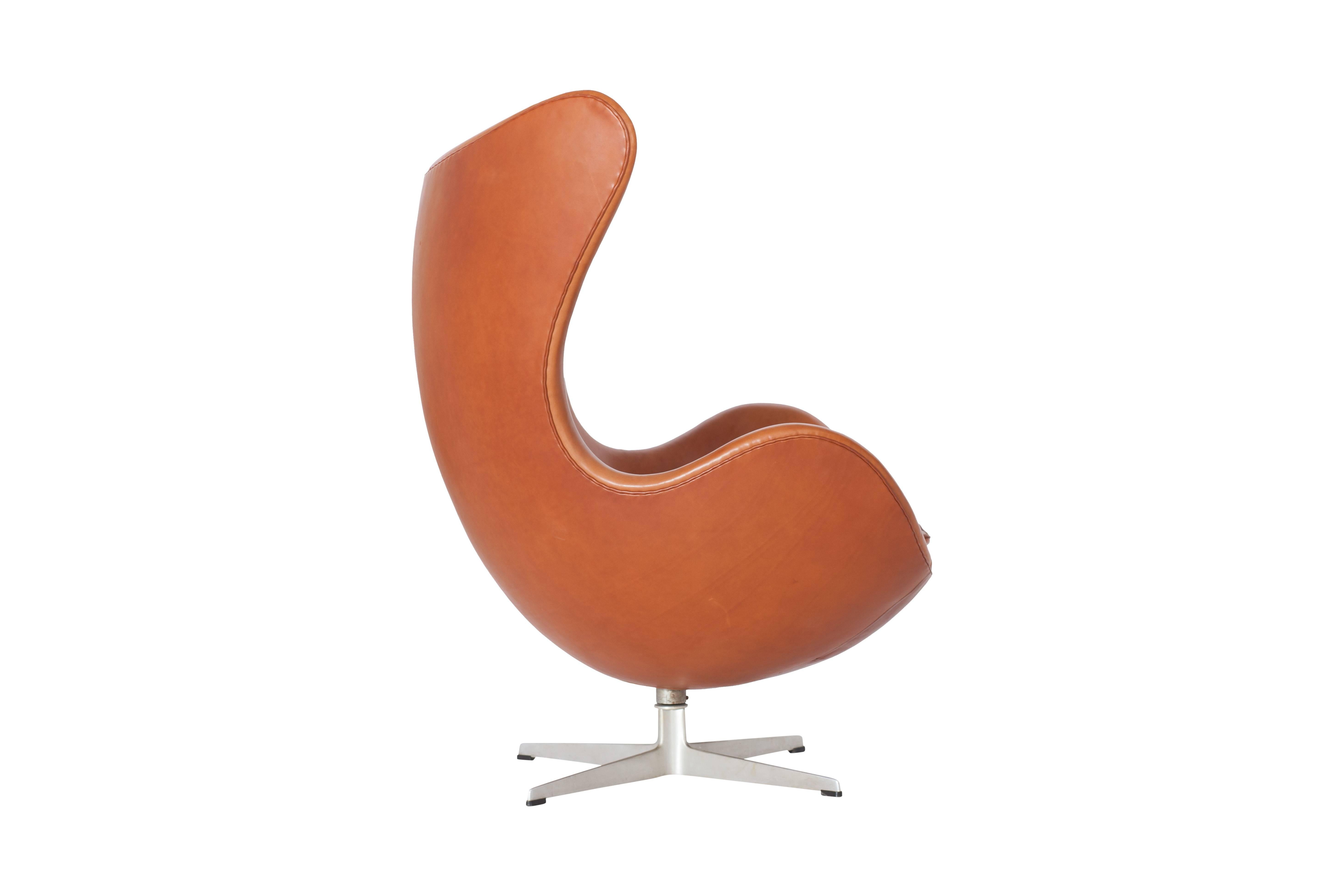 Mid-Century Modern Egg Chair in Cognac Leather by Arne Jacobsen