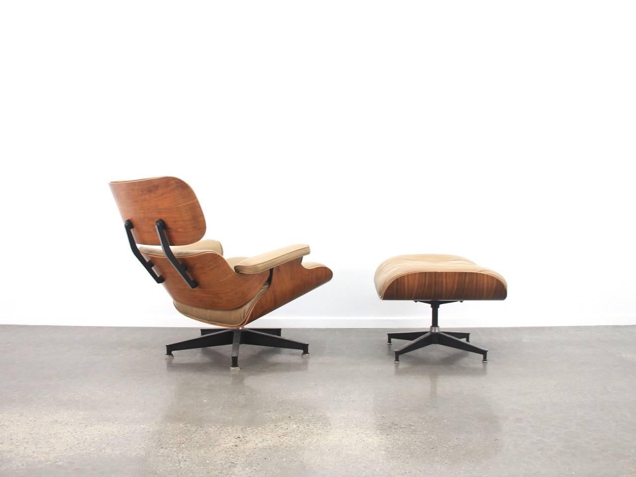 The well-known Eames lounge chair and ottoman for Herman Miller, USA, 1970s
A great combination of original caramel / mokka colored leather in pristine condition
and Rio rosewood.