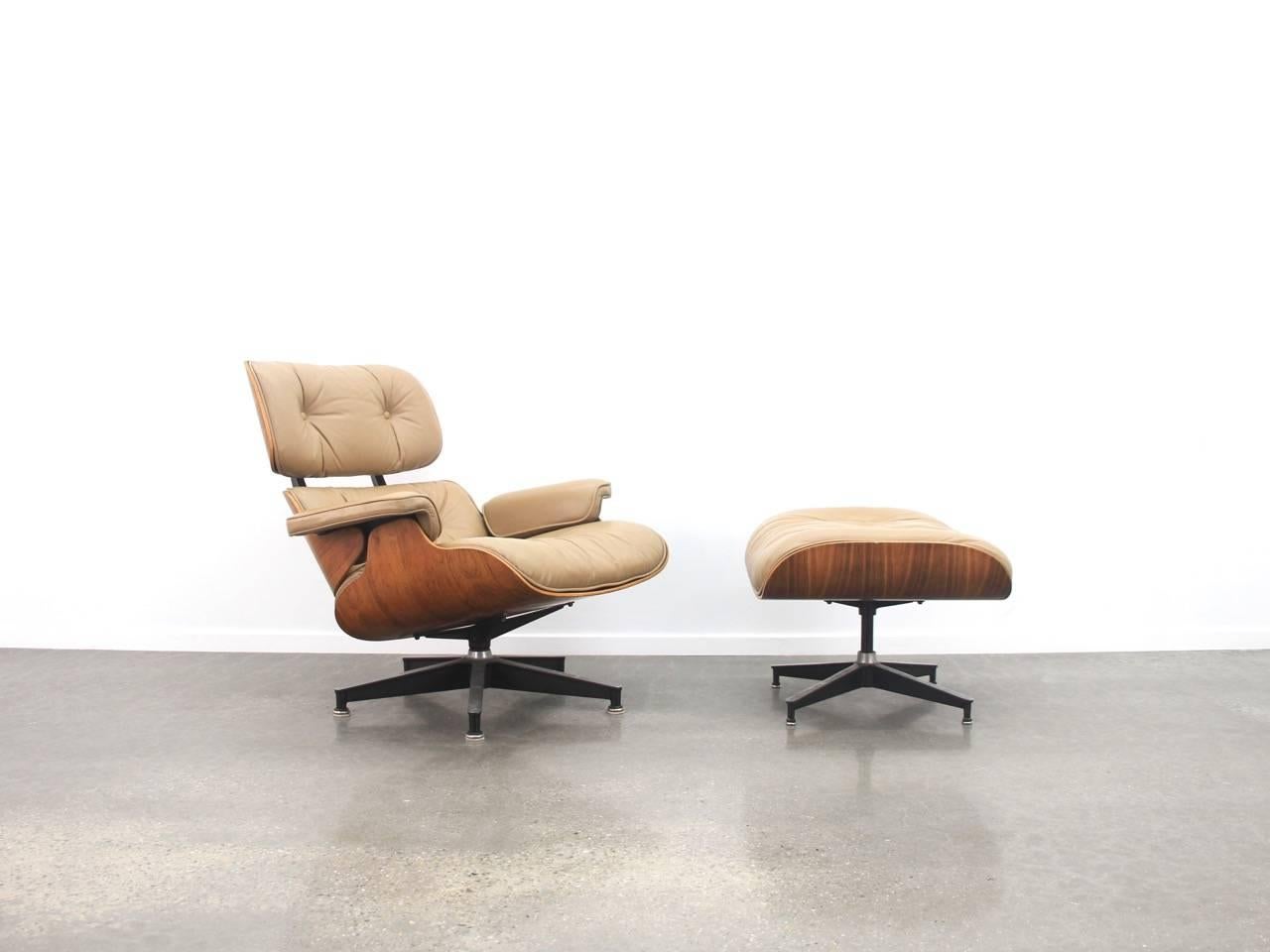 Eames Lounge Chair and Ottoman in Rosewood and Caramel Coloured Leather, 1970s In Good Condition In Antwerp, BE