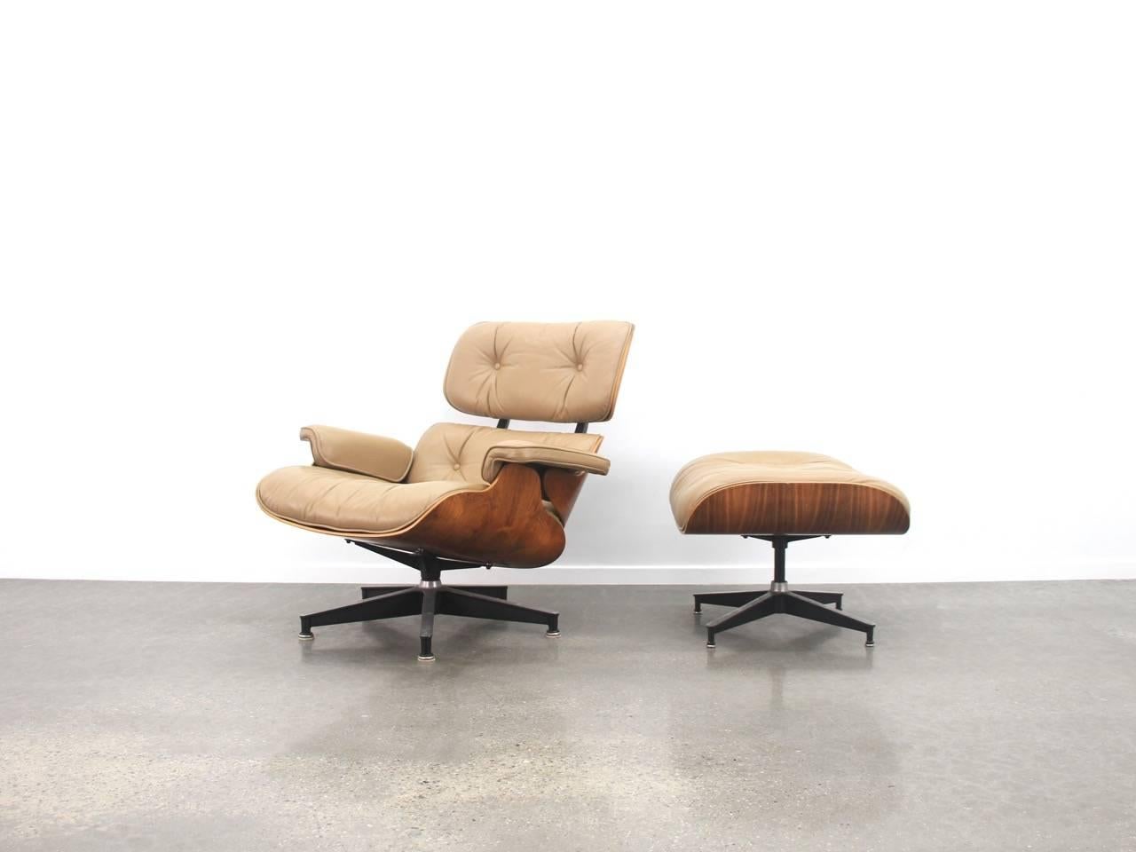 Mid-Century Modern Eames Lounge Chair and Ottoman in Rosewood and Caramel Coloured Leather, 1970s