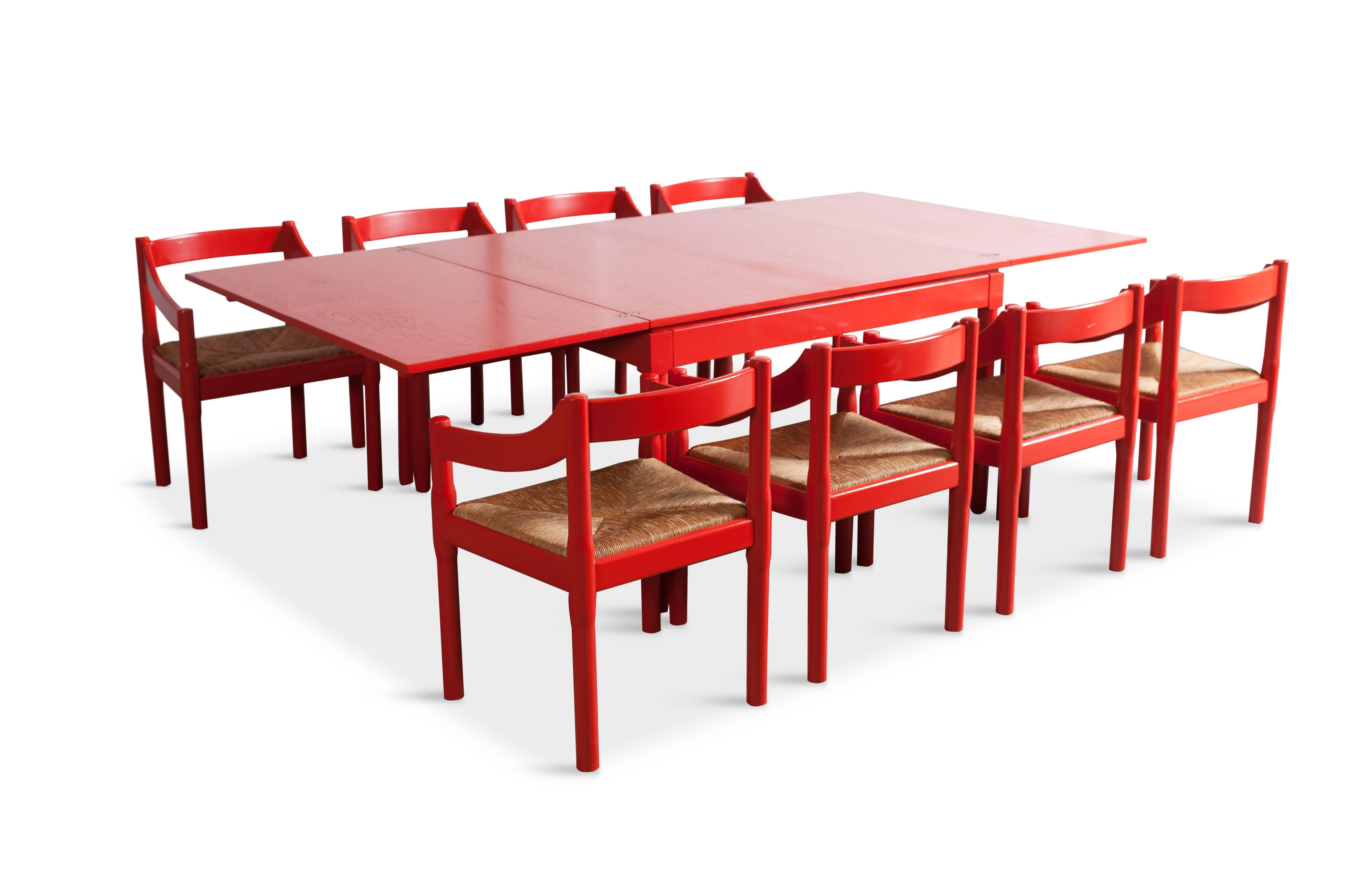  Extendable Red Lacquered 'Carimate' Dining table by Vico Magistretti 3