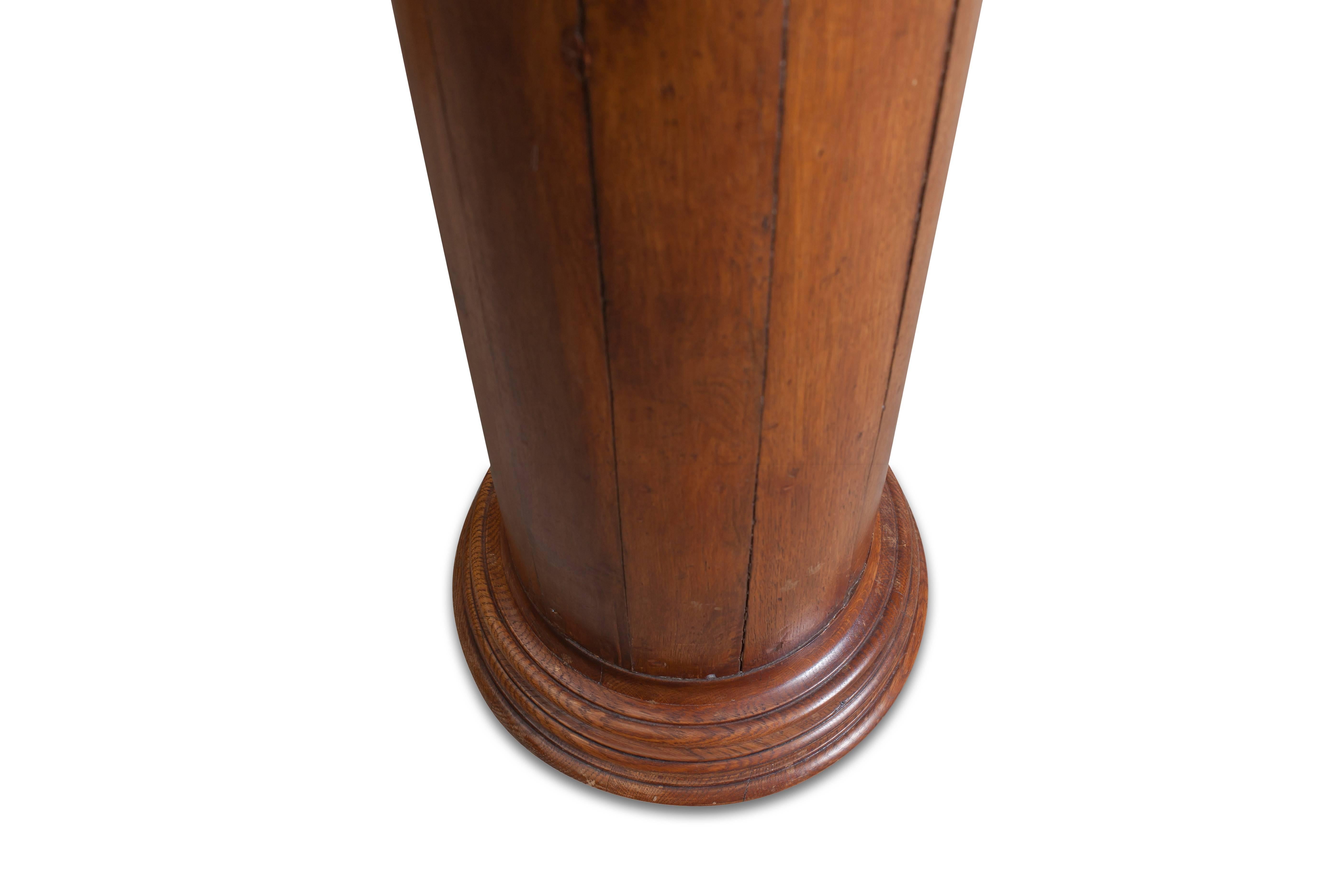 Neoclassical Majestic Oak Columns In Good Condition In Antwerp, BE