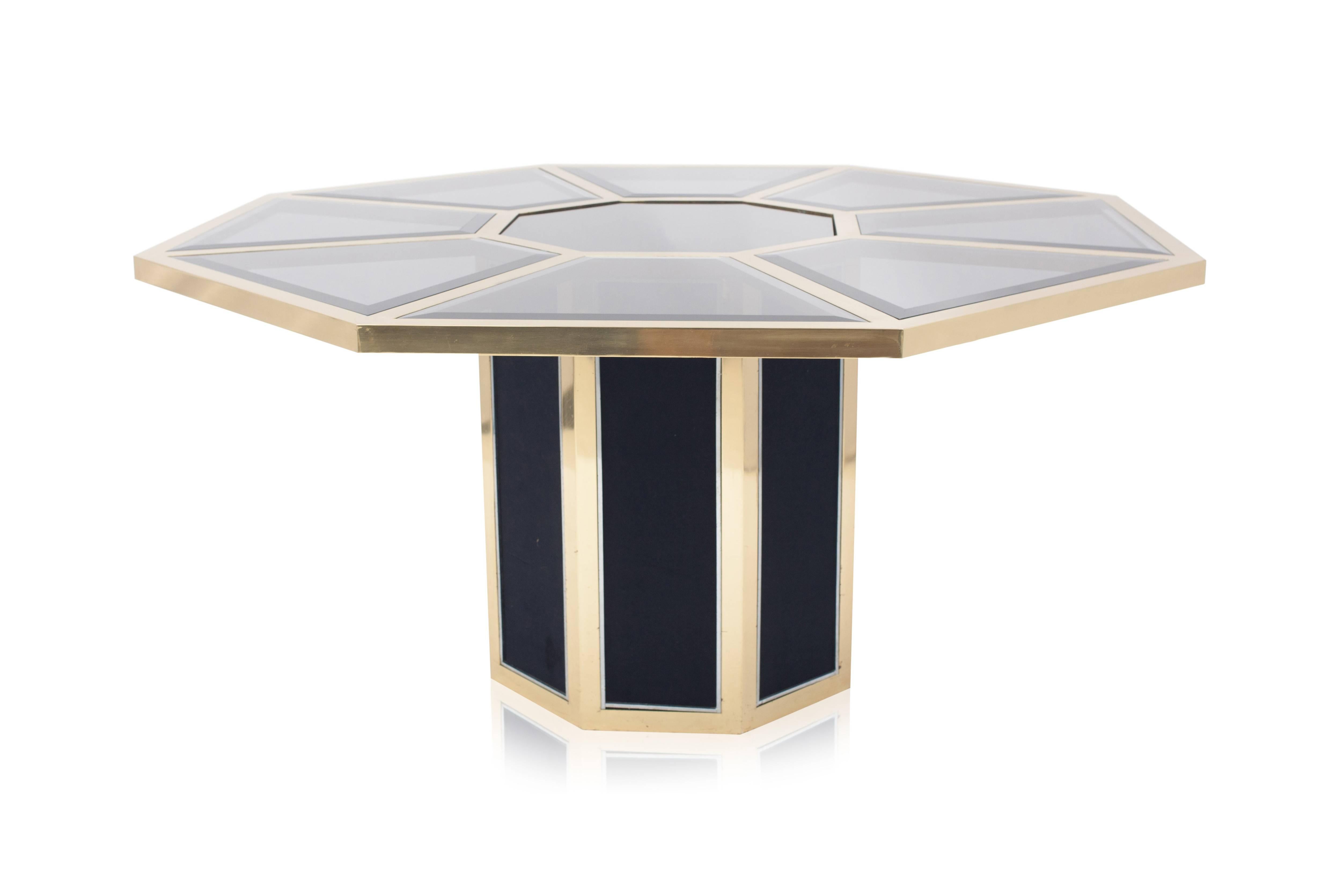 Brass octagonal dining table manufactured by Roche Bobois
In the Italian glam style of Gabriella Crespi.

Chromed steel. black velvet covered panels. purple faceted glass, 

France, 1970s

Seats eight persons
Measures: Ø 163 cm H 73