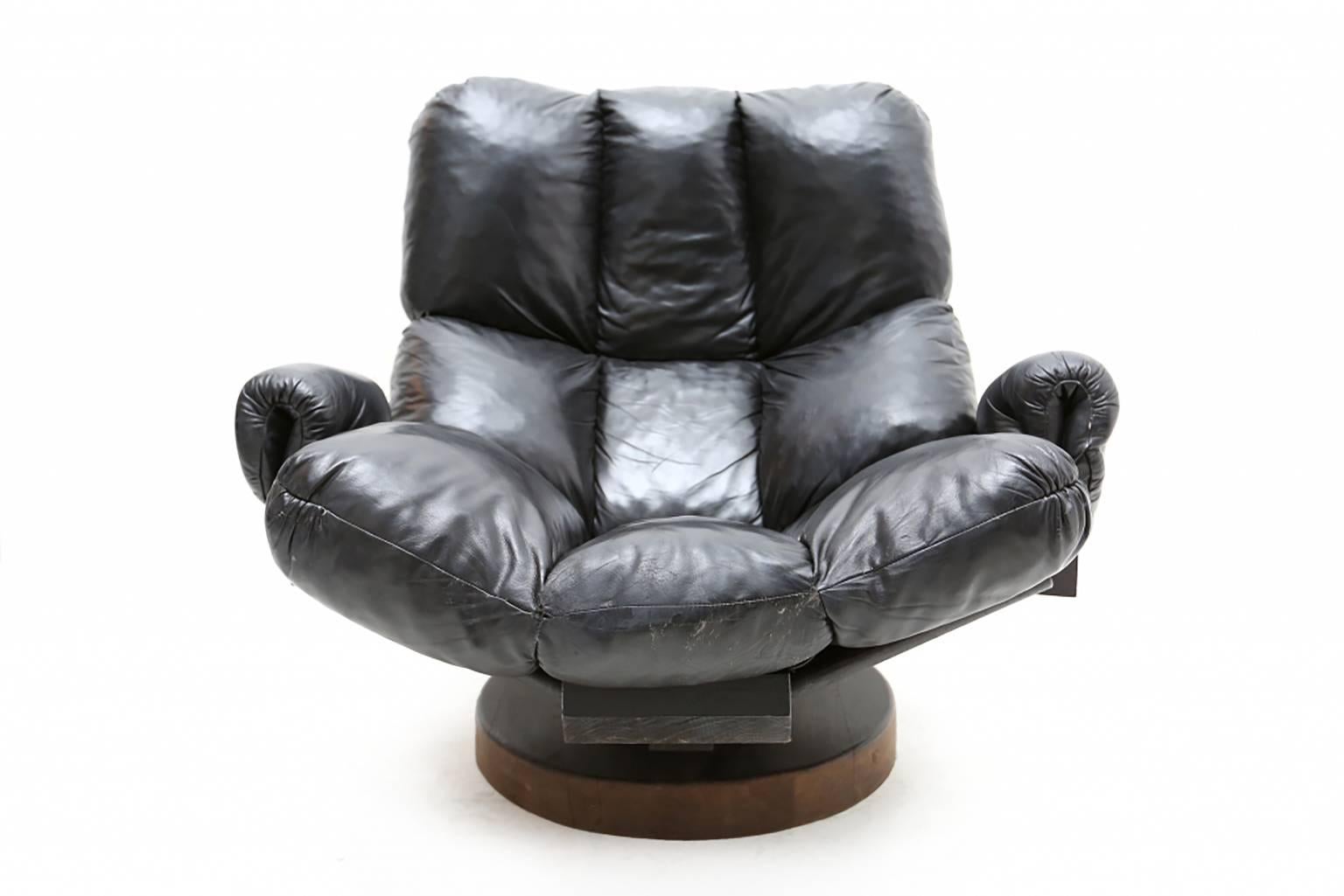 Black Leather Unusual Ribbed 'Koala' Easy Chair In Good Condition In Antwerp, BE