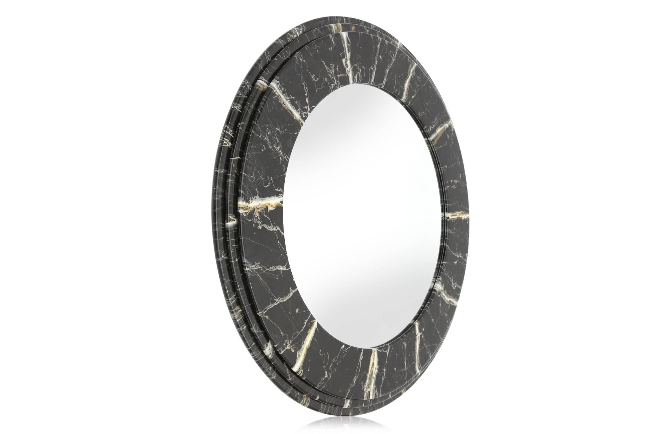 Postmodern marble lacquered mirror.
Would fit well in a Hollywood Regency interior
A true high-end glam piece.

Italy, 1980s.

Flawless condition.
Measures: Ø 120 cm D 5 cm.




 