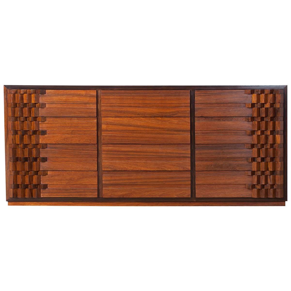 Brutalist chest of drawers in walnut by Italian designer Luciano Frigerio, Italy, 1970s.
An high-end luxury storage piece.
The drawers on each end of the cabinet are decorated with a complex block pattern, and give
this item a light Brutalistic