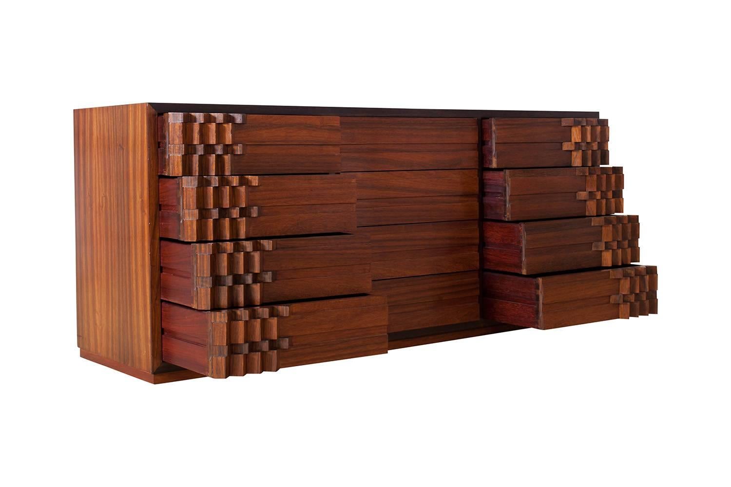 Mid-Century Modern Brutalist Luciano Frigerio Chest of Drawers in Walnut In Excellent Condition In Antwerp, BE