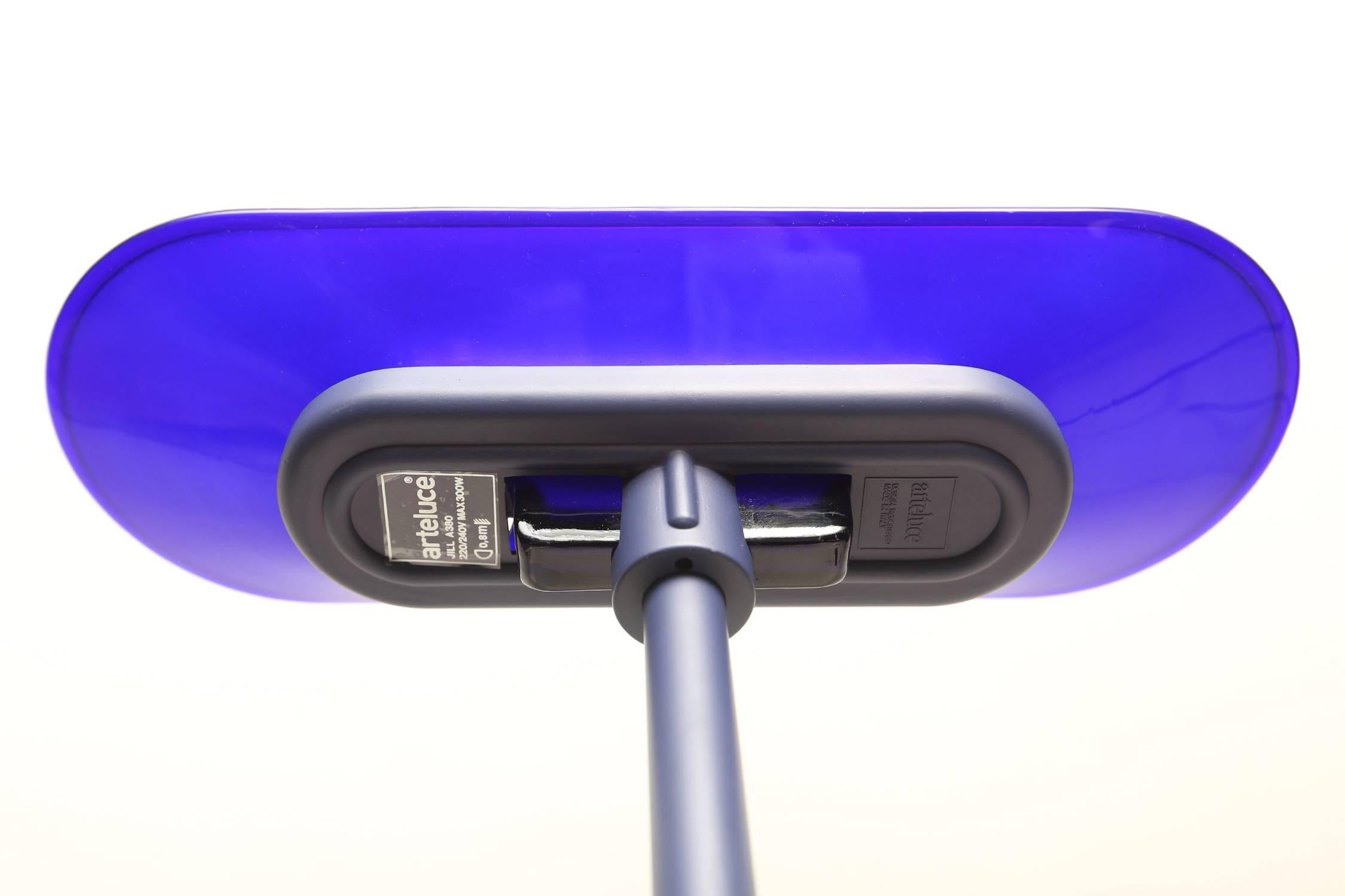 Pair of 'International Klein Blue' Uplighters In Good Condition In Antwerp, BE