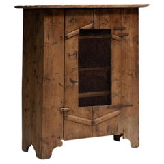 Armadietto rustico in legno in stile Art Populaire, Francia, XIX secolo