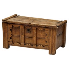 Cassapanca decorativa in legno in stile folk, Francia, XIX secolo