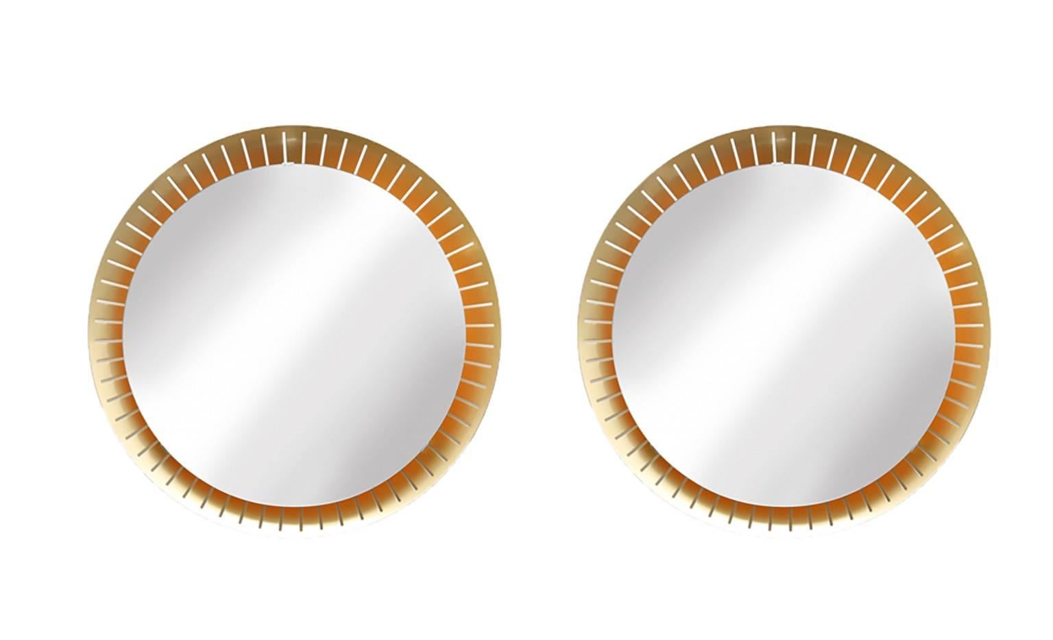Mid-Century back-lit mirrors with perforated brass-plated frame.
In back of the mirror a round TL tube source is hidden.

Attributed to Mathieu Matégot for Artimeta.

Ø 52 cm D 8 cm.