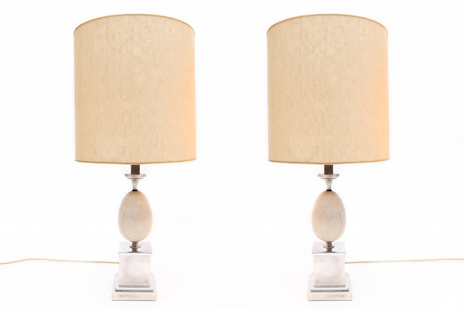 Travertine & chrome pair of lamps, Table lamp, Hollywood Regency, France, 1970's In Excellent Condition In Antwerp, BE