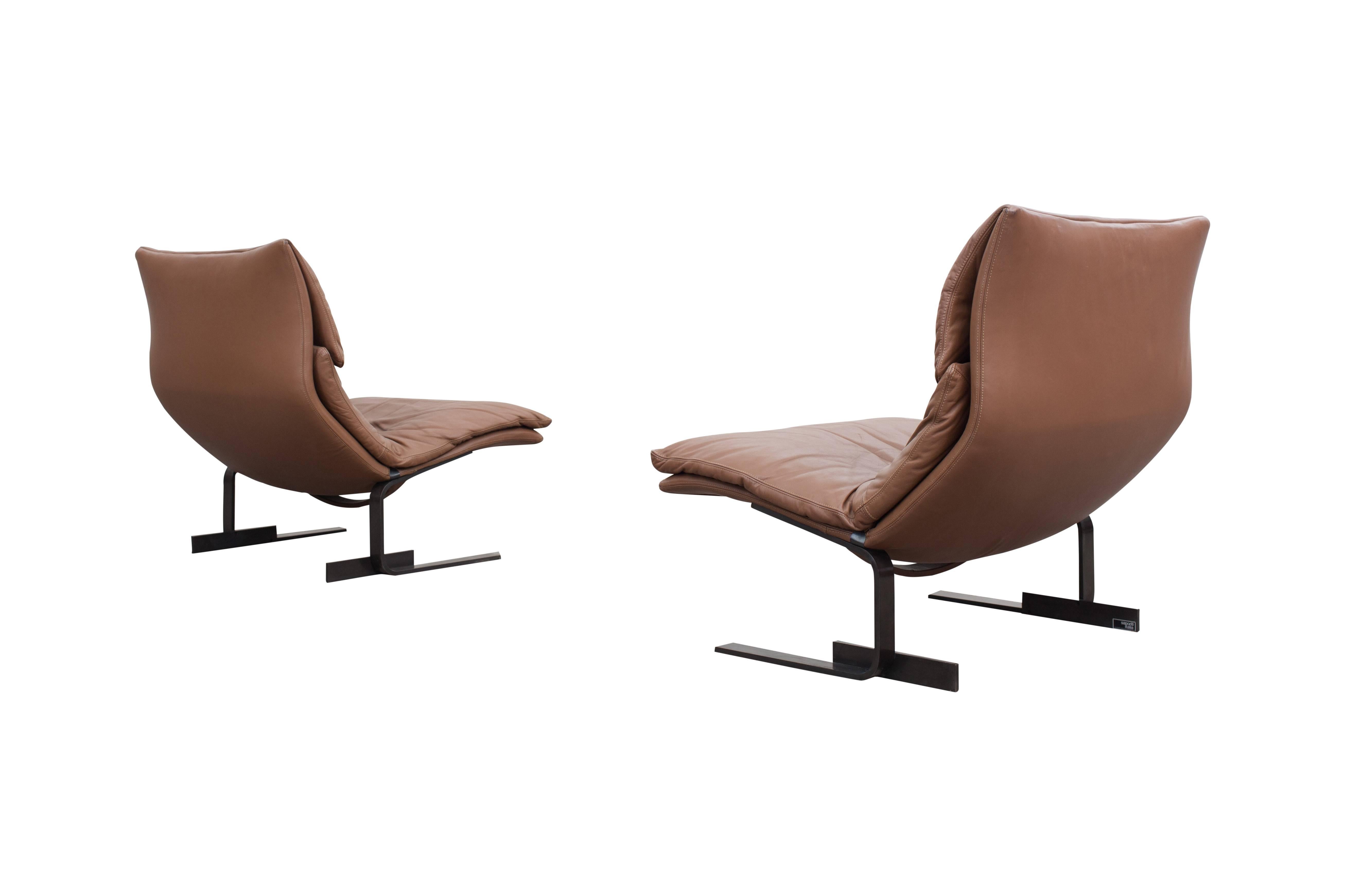 Mid-Century Modern Pair of Saporiti ‘Onda’ Wave Lounge Chairs by Giovanni Offeredi