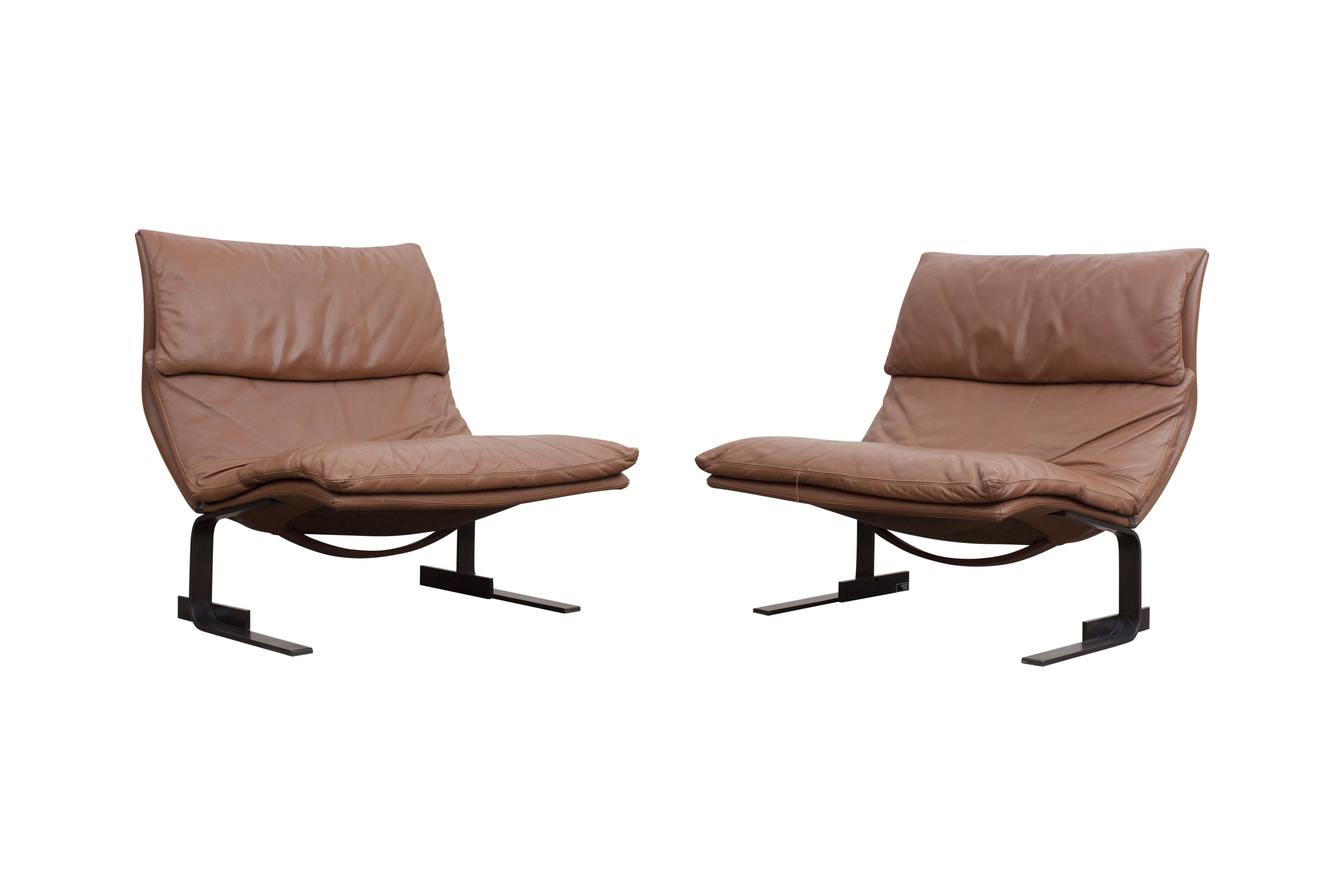 Pair of Saporiti ‘Onda’ Wave Lounge Chairs by Giovanni Offeredi In Excellent Condition In Antwerp, BE