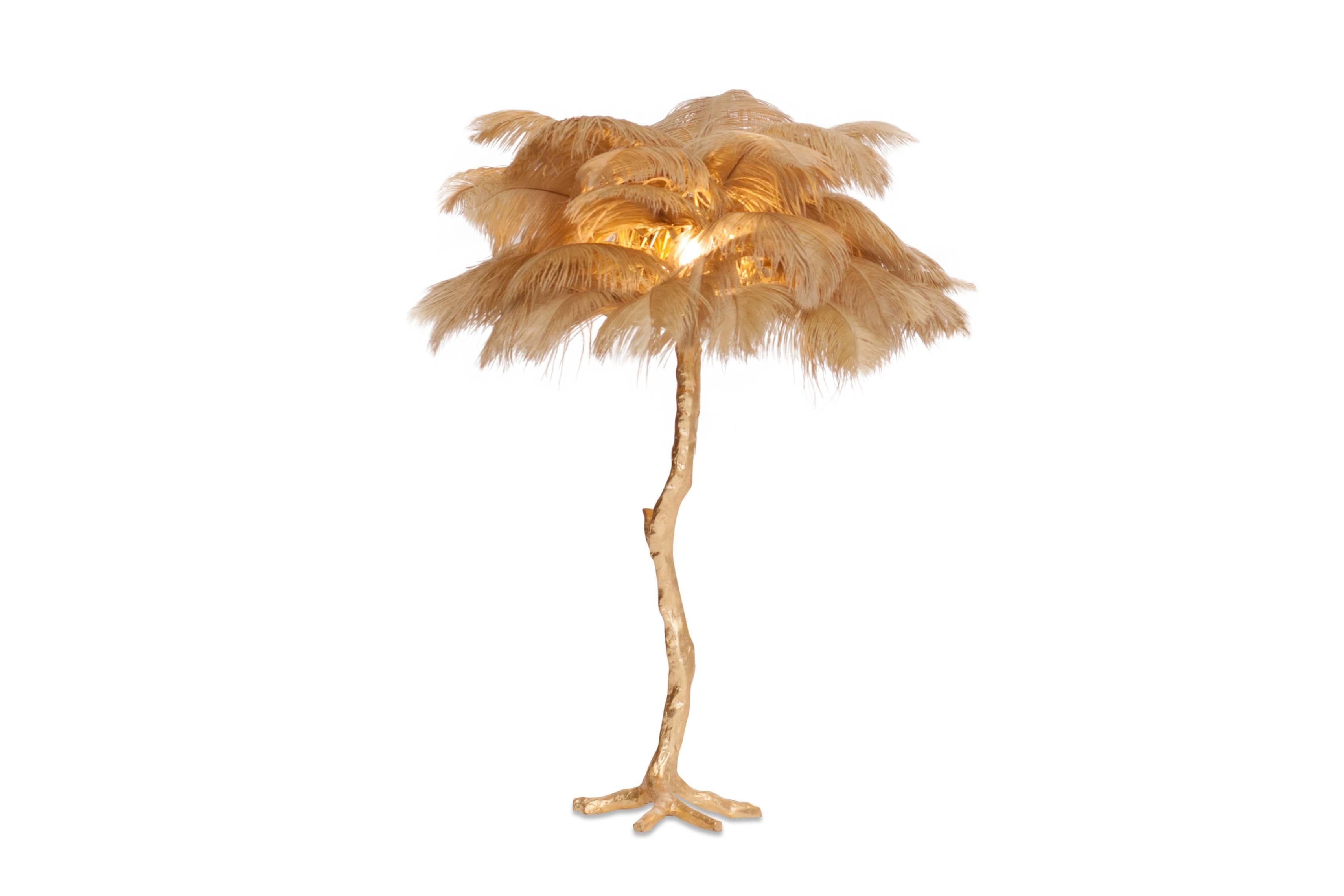 Small palm tree feather floor or table lamp.

Available as a single or as a pair

Hollywood Regency in the manner of Duval Brasseur 
Gold finished base with aubergine coloured ostrich feathers

highly decorative piece.
Measures:
H 85 cm ø