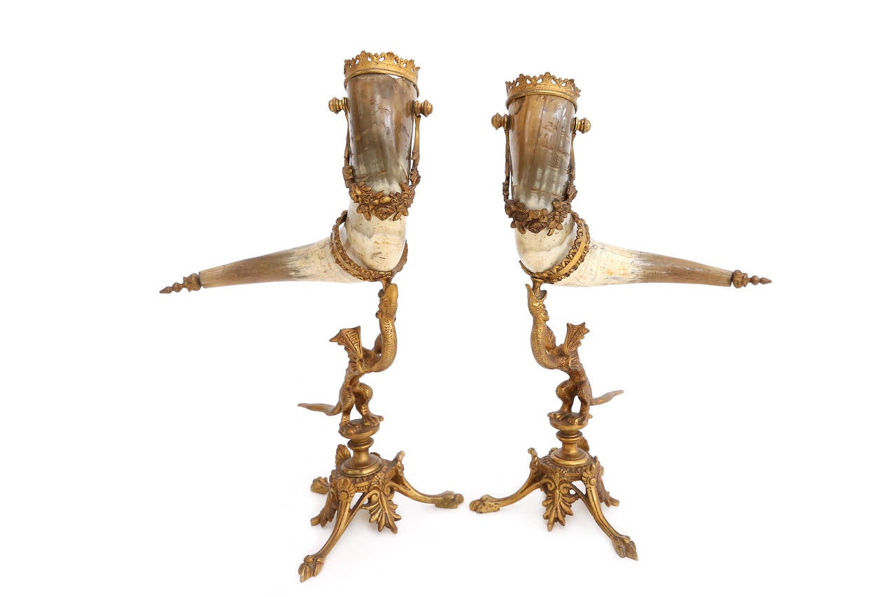 Beautiful pair of Horns

Mounted on brass dragons

Measures: H 40 cm x W 30 cm.
