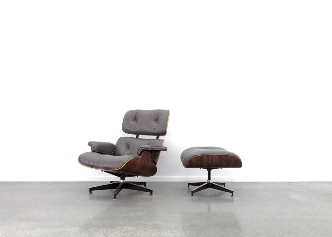 The well-known Eames lounge chair and ottoman for Herman Miller, USA, 1970s
A great combination of original brown leather in pristine condition and Rio rosewood.