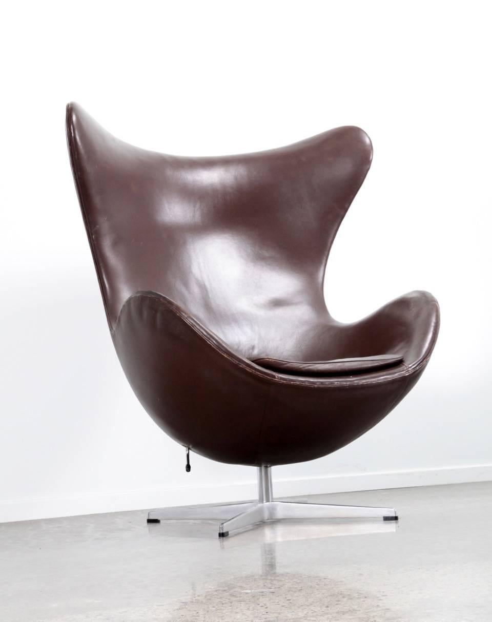 Late 20th Century Dark Brown Egg Chair by Arne Jacobsen