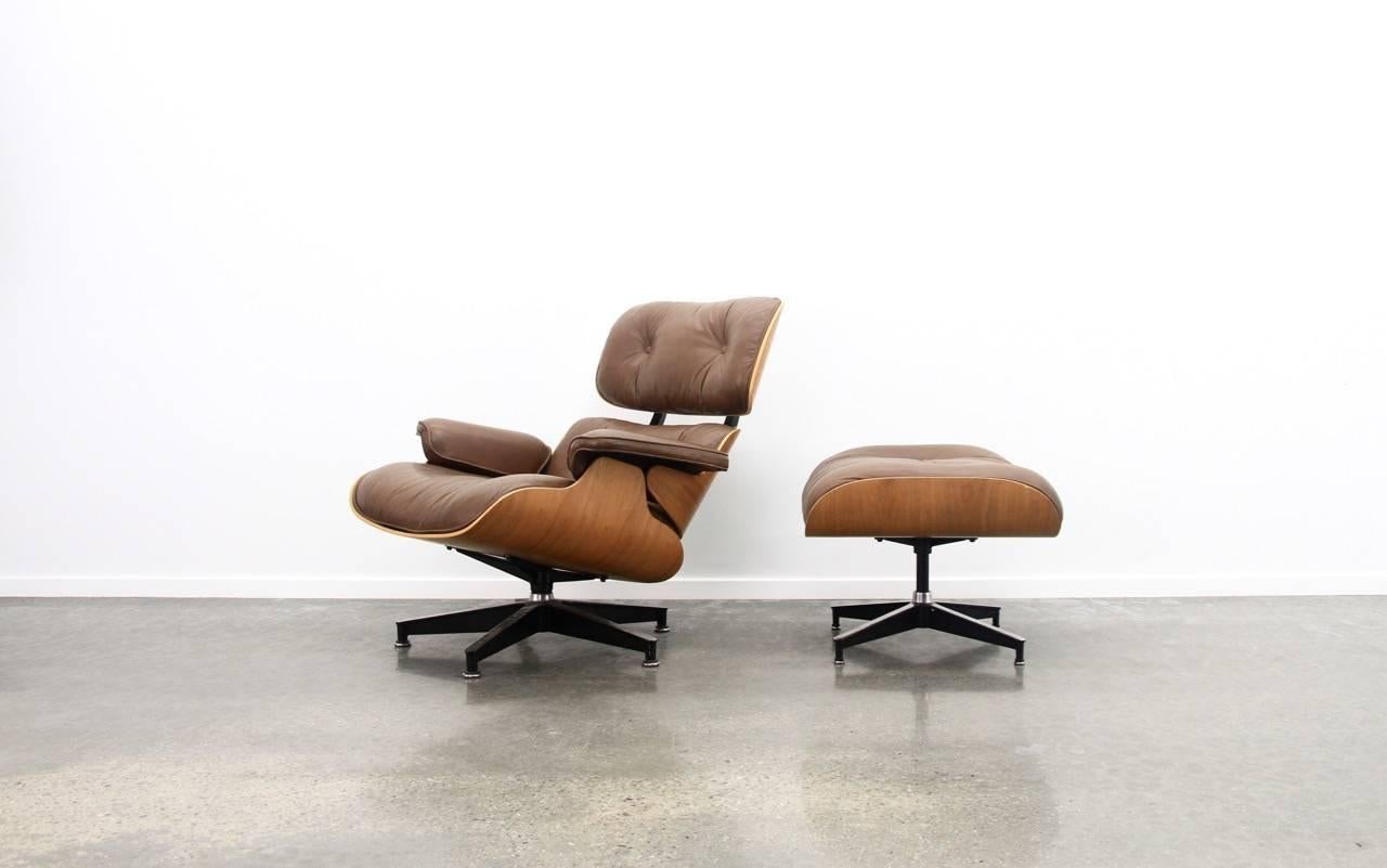 Late 20th Century Eames Lounge Chair and Ottoman in Walnut and Brown Leather, 1970s