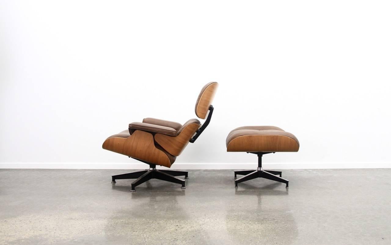 Eames Lounge Chair and Ottoman in Walnut and Brown Leather, 1970s In Good Condition In Antwerp, BE