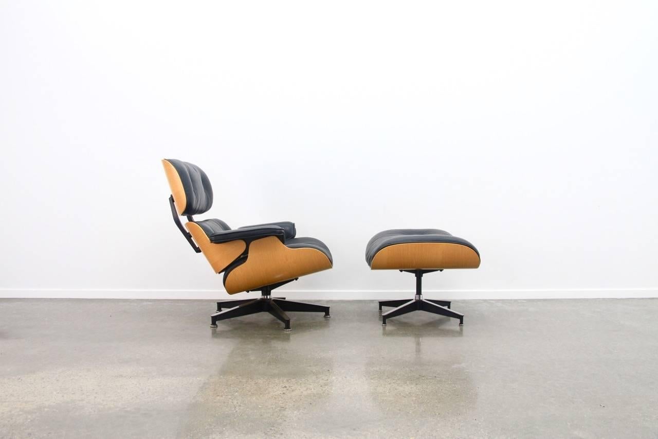 The well-known Eames lounge chair and ottoman for Herman Miller, USA, 1970s
A wonderful combination of original brown leather in great condition and a rare oak veneer.

 