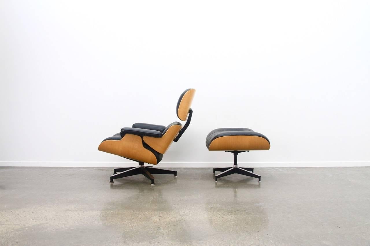 American Eames Lounge Chair and Ottoman in Oak Veneer and Brown Leather, 1970s