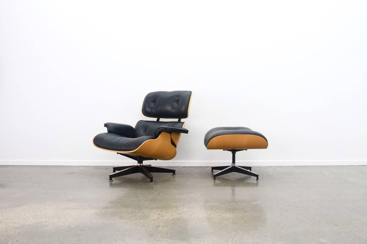 Mid-Century Modern Eames Lounge Chair and Ottoman in Oak Veneer and Brown Leather, 1970s