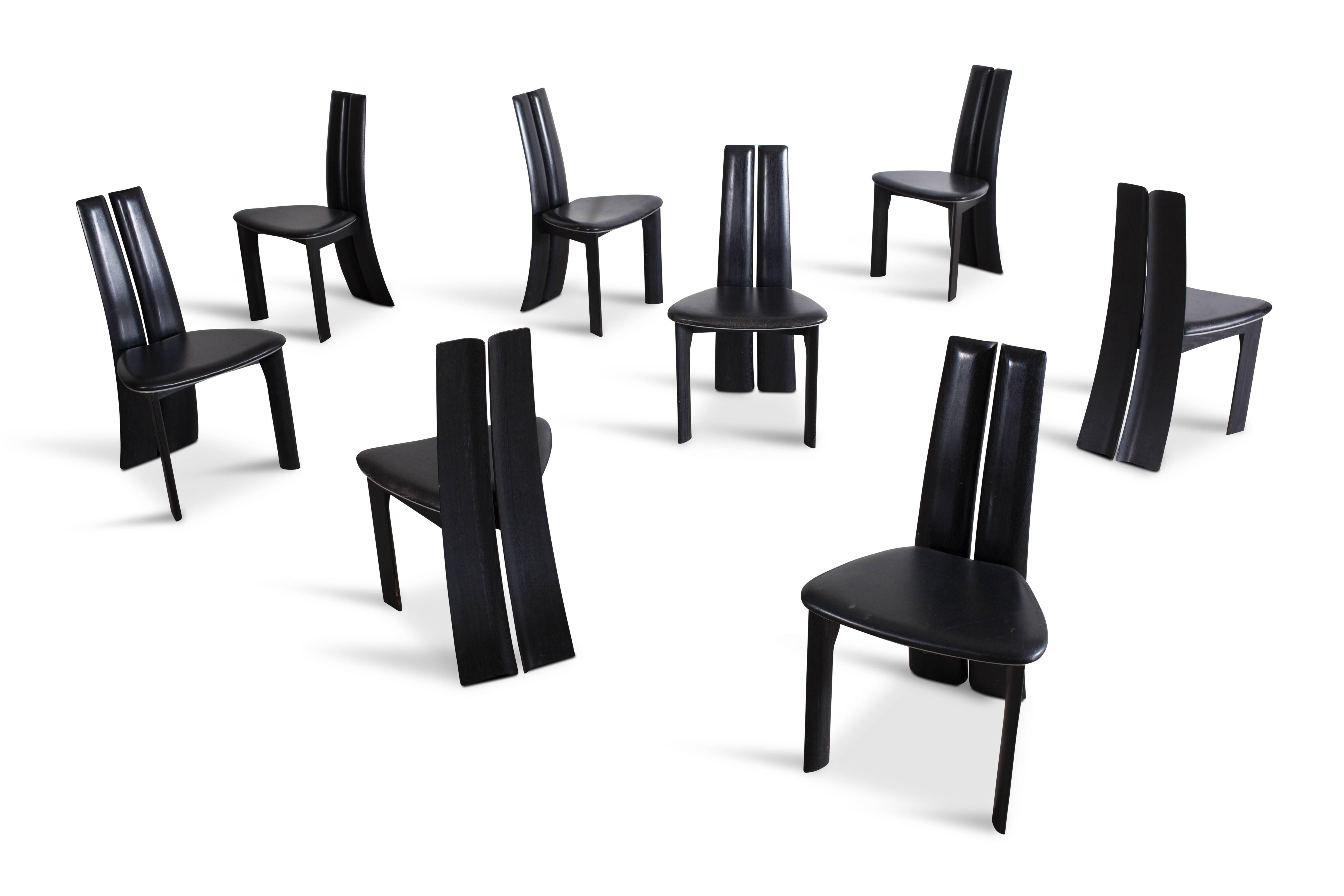 Mid-century modern sculptural ebonized dining chairs, set of eight In Good Condition In Antwerp, BE