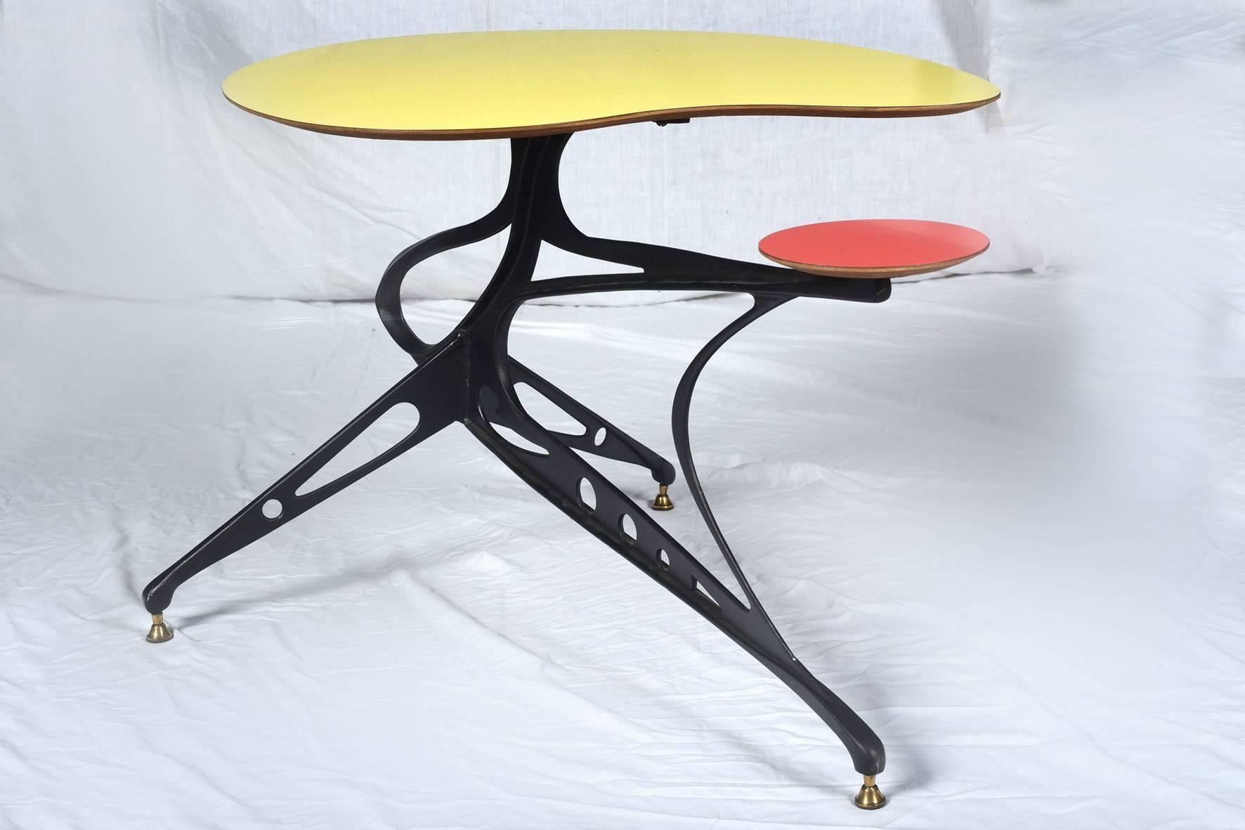 20th Century Sculptural 1950s Italian Low Table For Sale