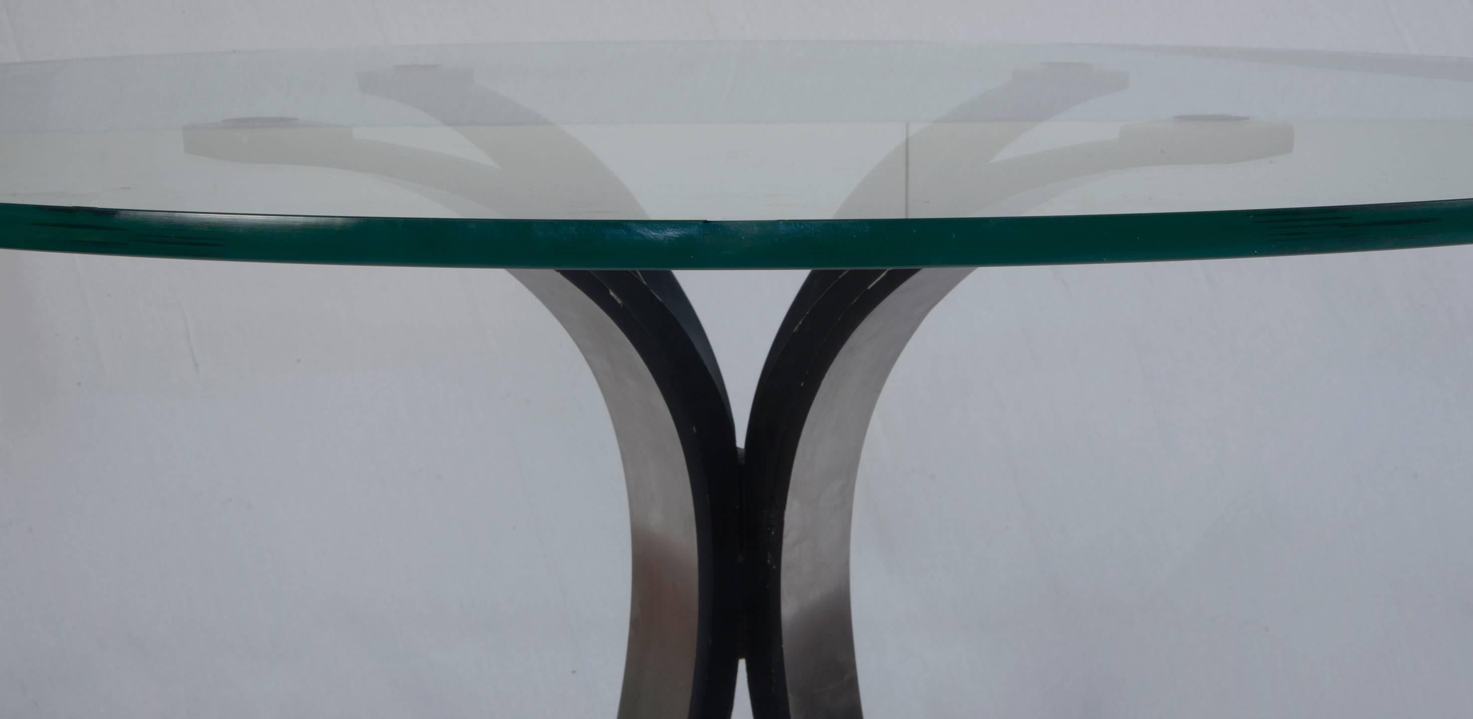 T 69 Osvaldo Borsani center or dining table for Tecno.